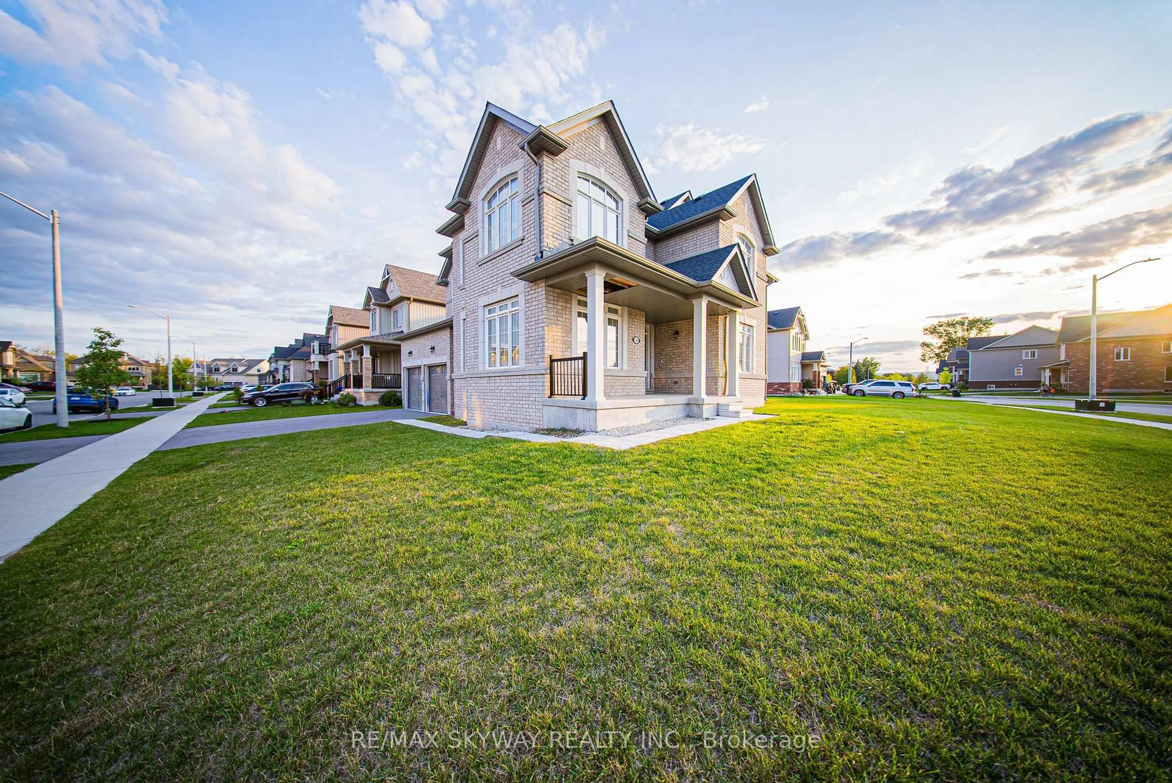 Home with vinyl exterior material, unknown for 56 Tracey Lane, Collingwood Ontario L9Y 3L7