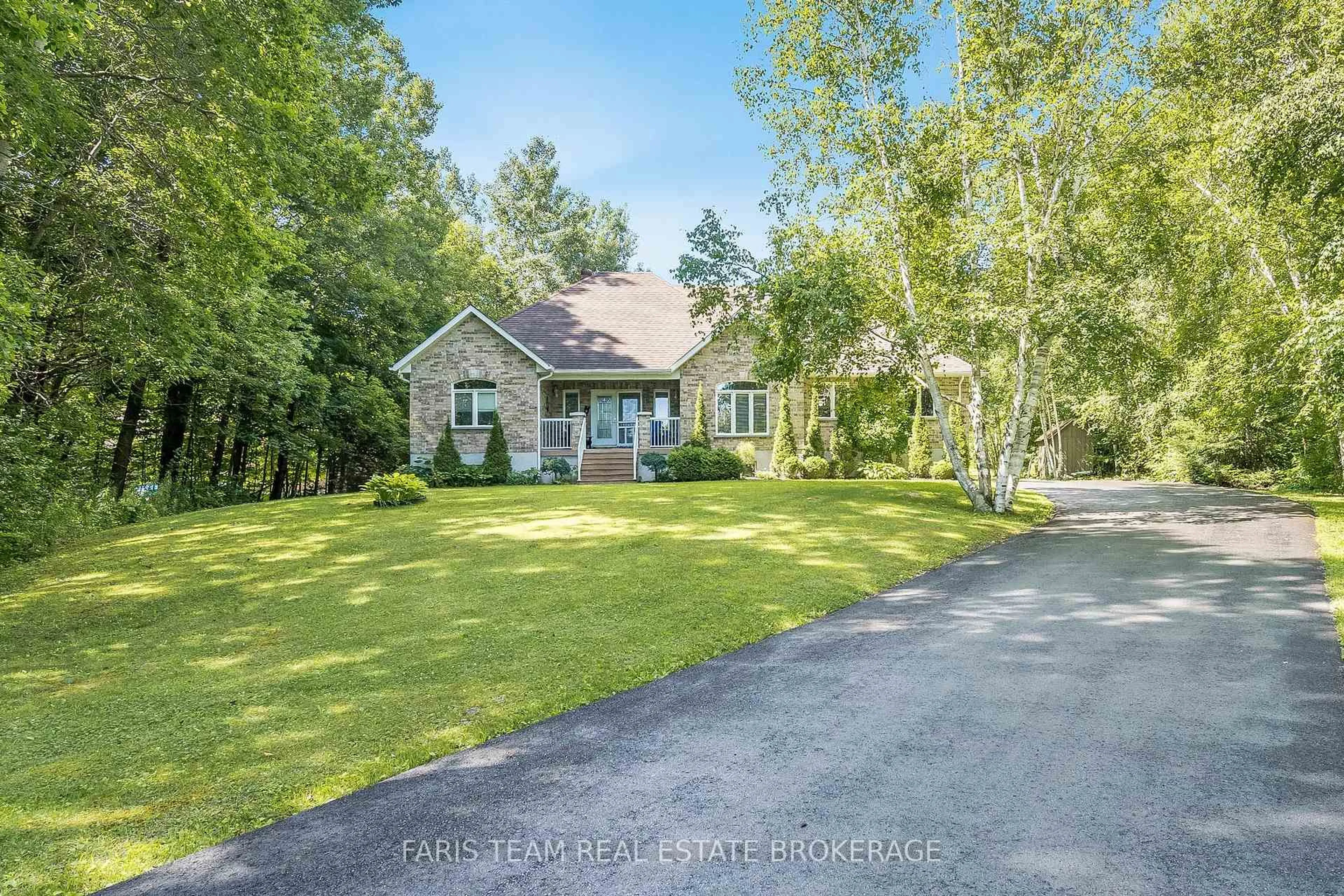 A pic from outside/outdoor area/front of a property/back of a property/a pic from drone, unknown for 6 Meadowbrook Blvd, Tiny Ontario L9M 0M2