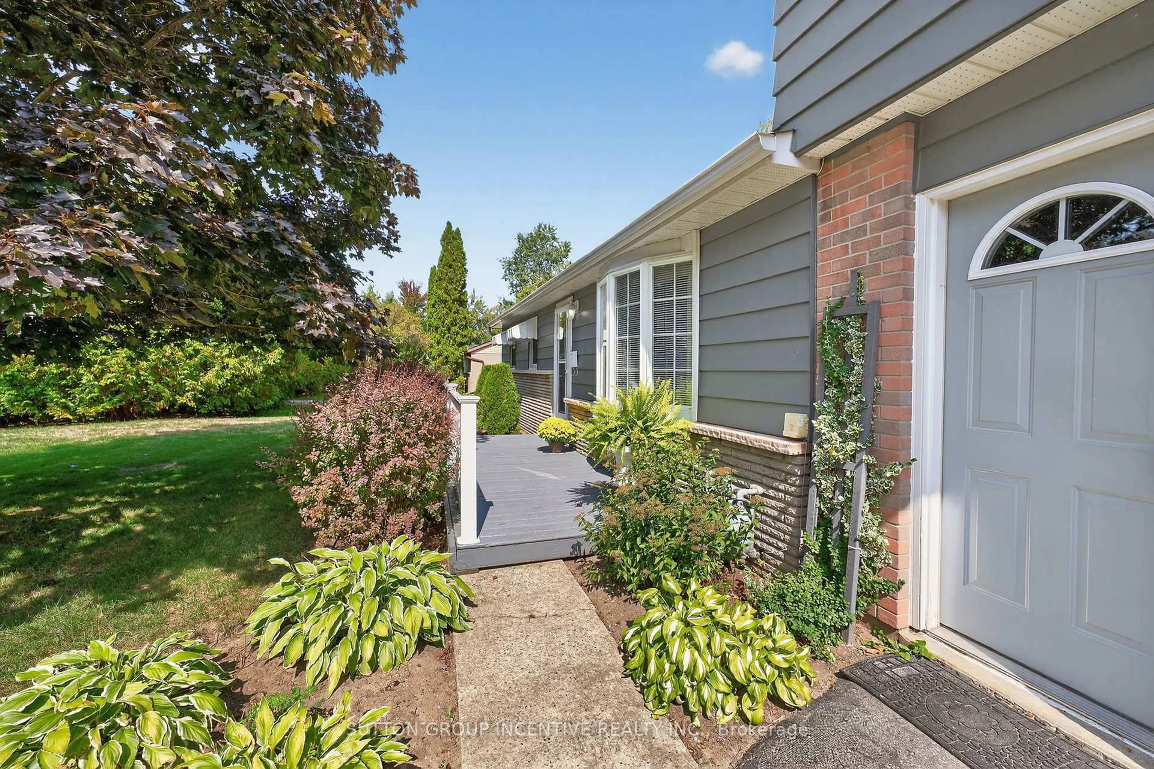 Patio, street for 218 Crawford St, Barrie Ontario L4N 3W6