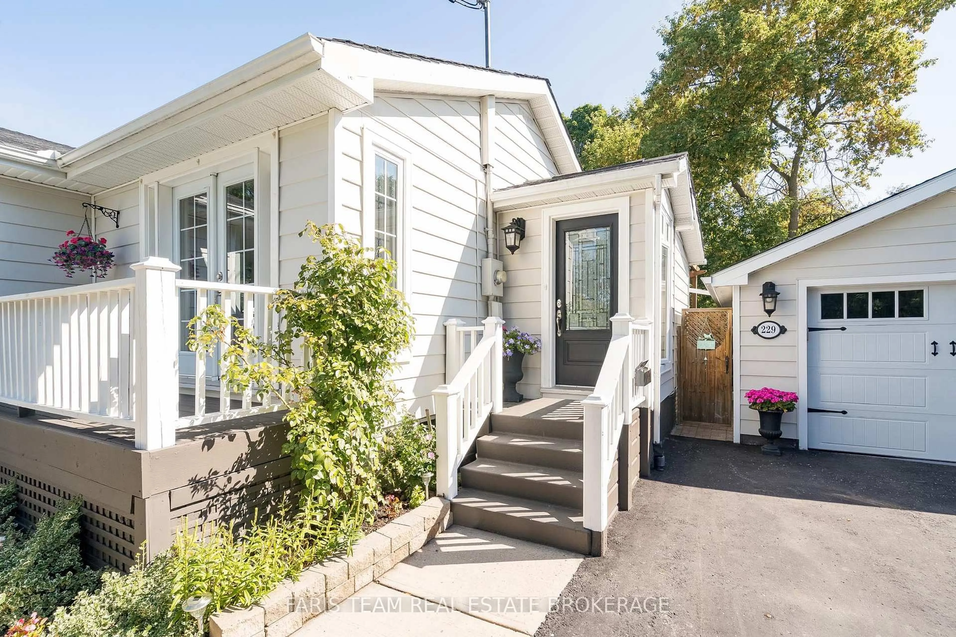 Unknown for 229 Cox Mill Rd, Barrie Ontario L4N 4G7