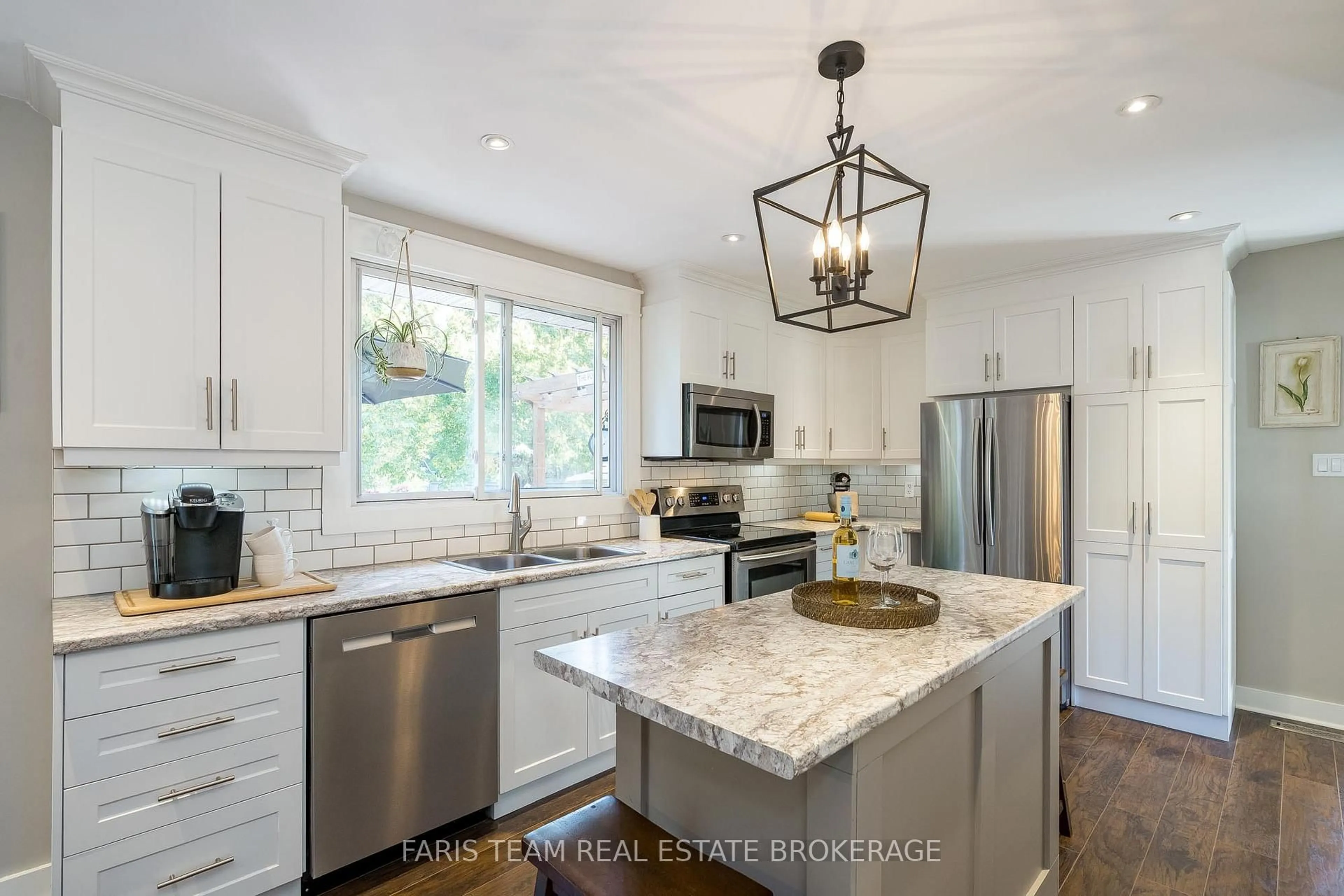 Open concept kitchen, ceramic/tile floor for 229 Cox Mill Rd, Barrie Ontario L4N 4G7