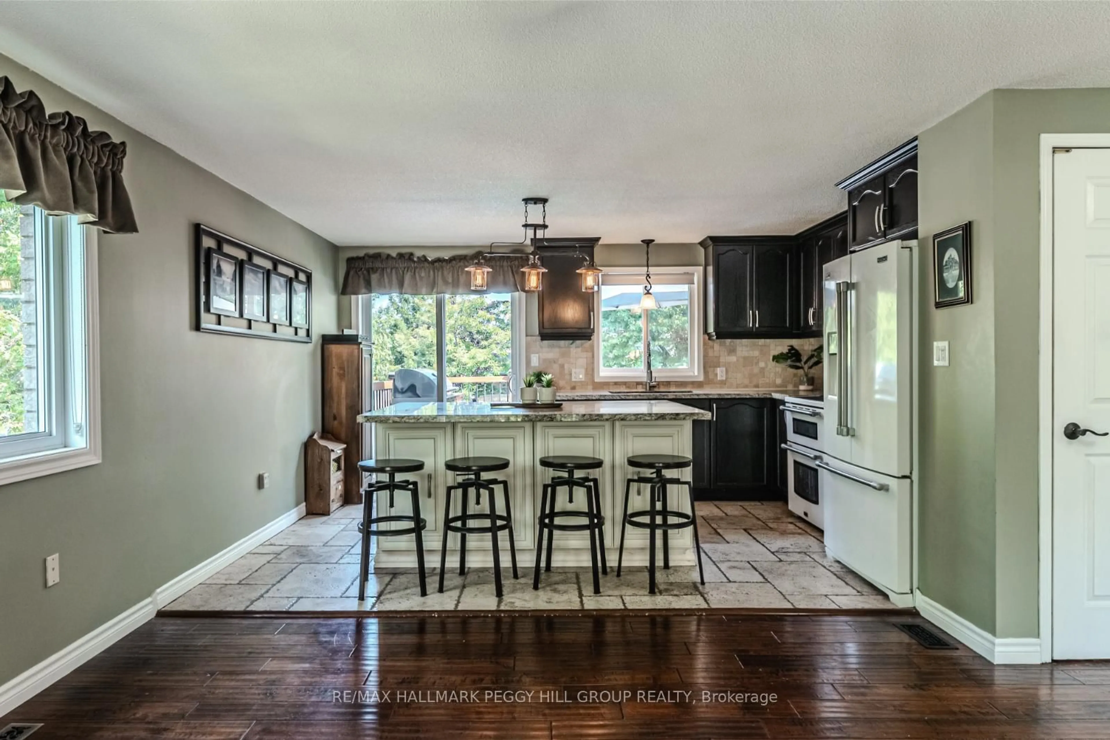 Open concept kitchen, ceramic/tile floor for 1 Wessenger Dr, Barrie Ontario L4N 8R8