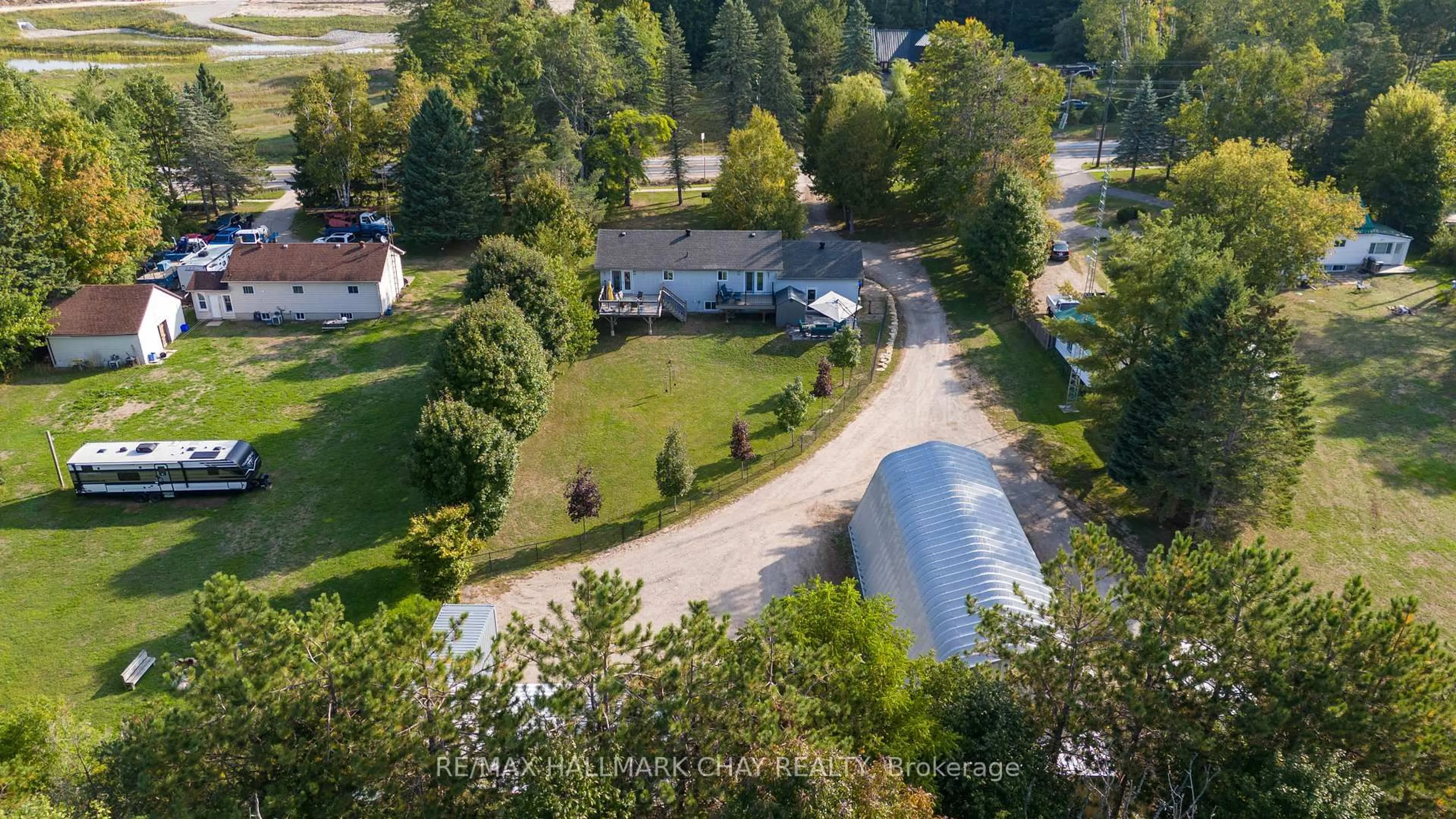 A pic from outside/outdoor area/front of a property/back of a property/a pic from drone, unknown for 3524 Penetanguishene Rd, Oro-Medonte Ontario L4M 4Y8