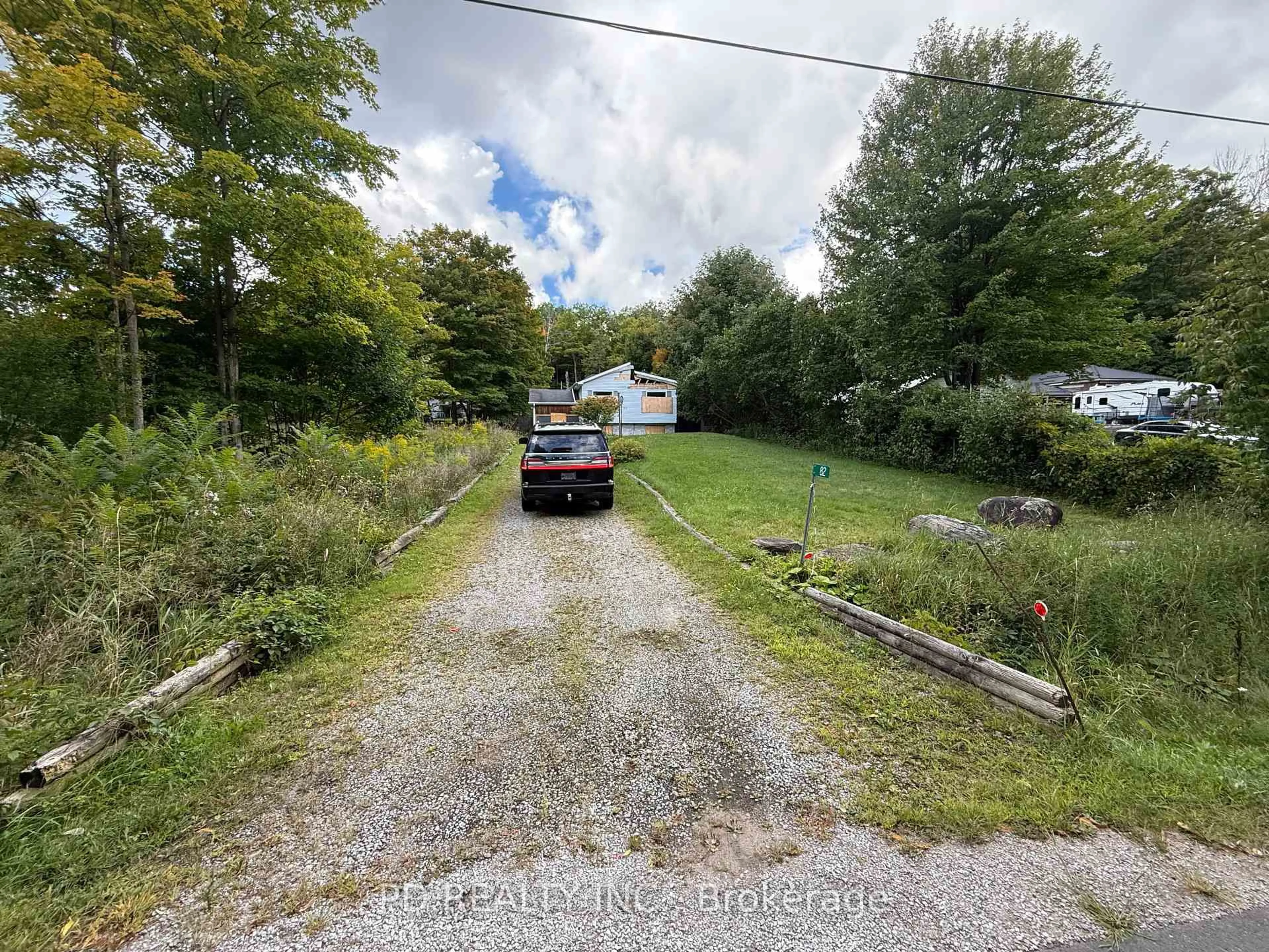 A pic from outside/outdoor area/front of a property/back of a property/a pic from drone, street for 82 McArthur Dr, Penetanguishene Ontario L9M 1W9