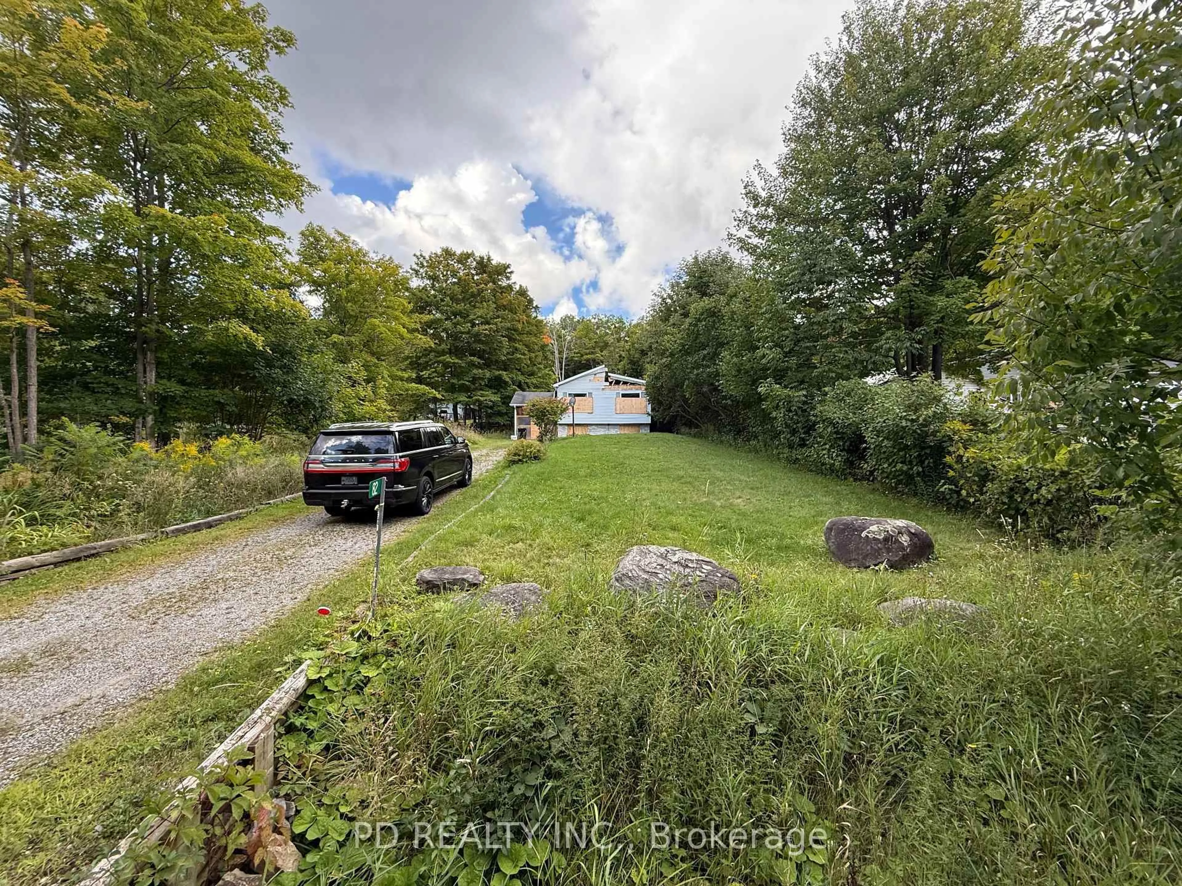 A pic from outside/outdoor area/front of a property/back of a property/a pic from drone, forest/trees view for 82 McArthur Dr, Penetanguishene Ontario L9M 1W9
