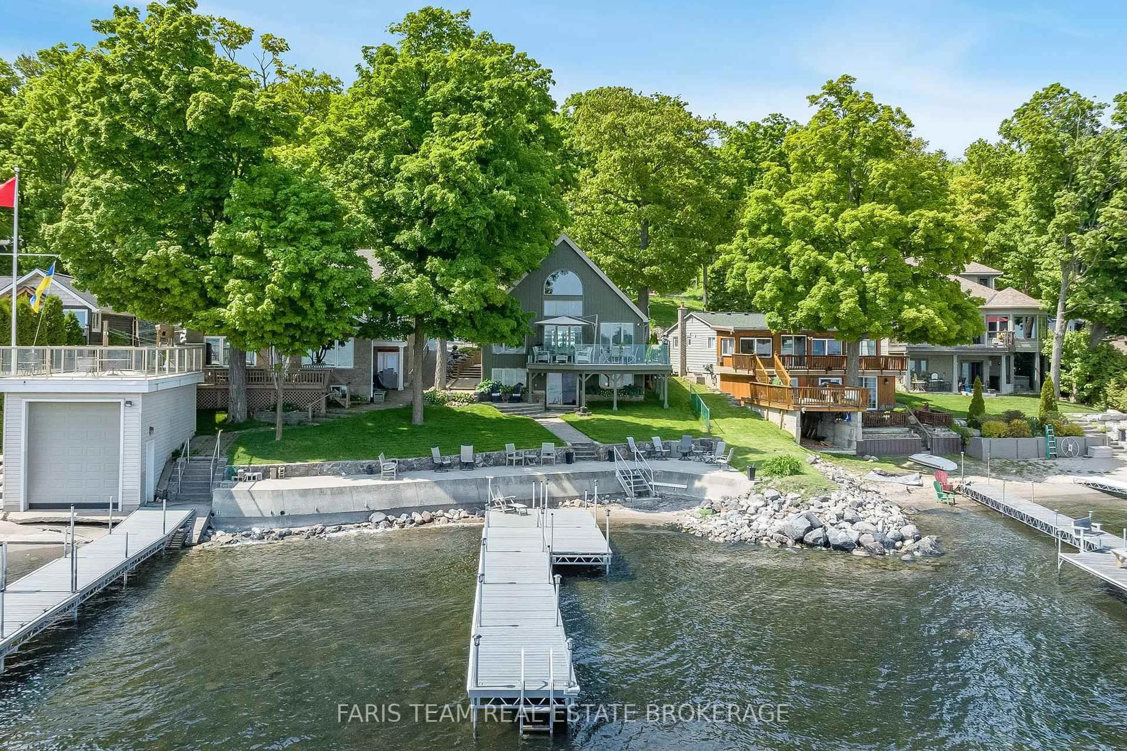 A pic from outside/outdoor area/front of a property/back of a property/a pic from drone, water/lake/river/ocean view for 431 Mundy's Bay Rd, Midland Ontario L4R 5H1