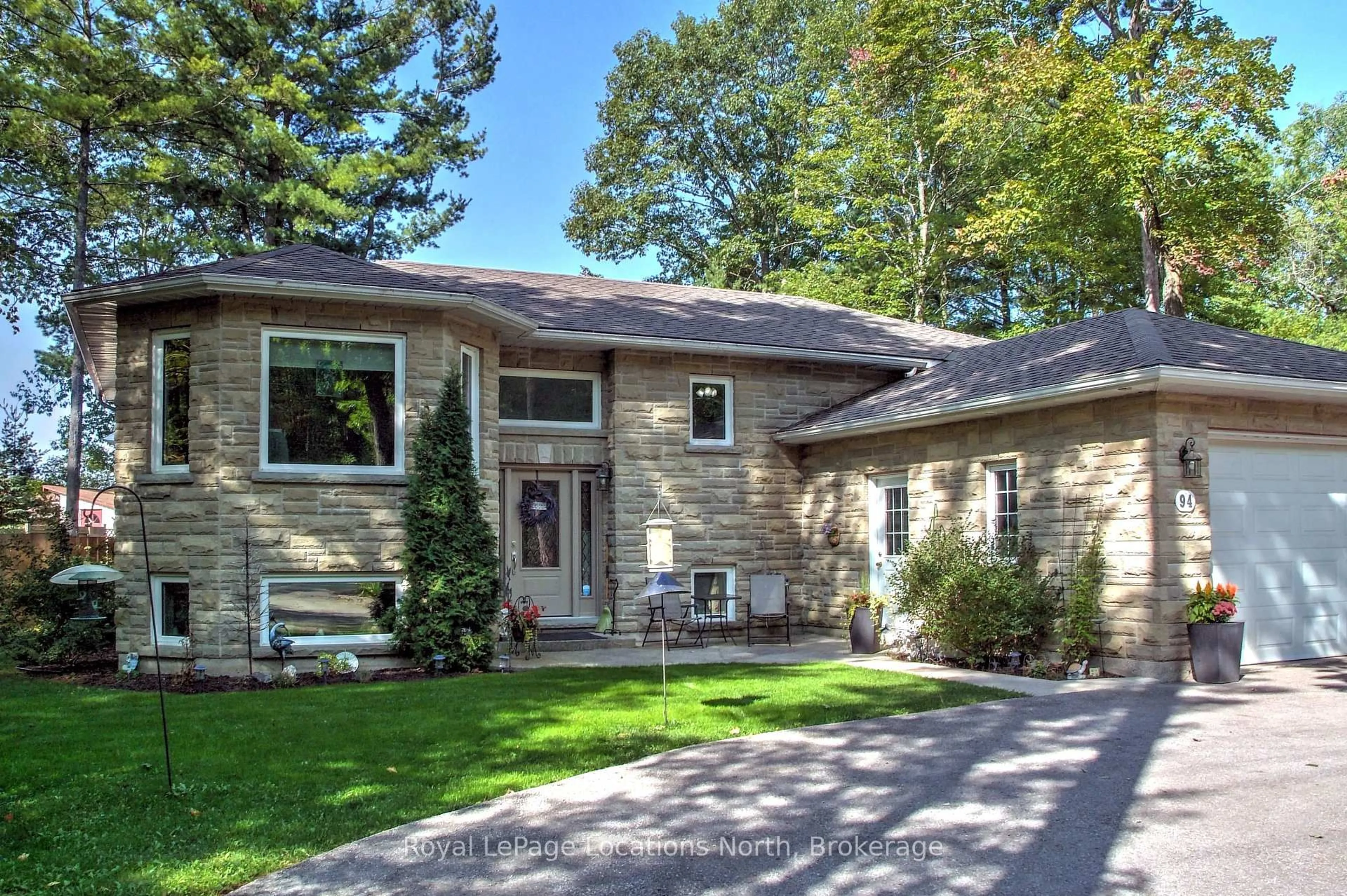 Home with vinyl exterior material, street for 94 Oxbow Park Dr, Wasaga Beach Ontario L9Z 2V8