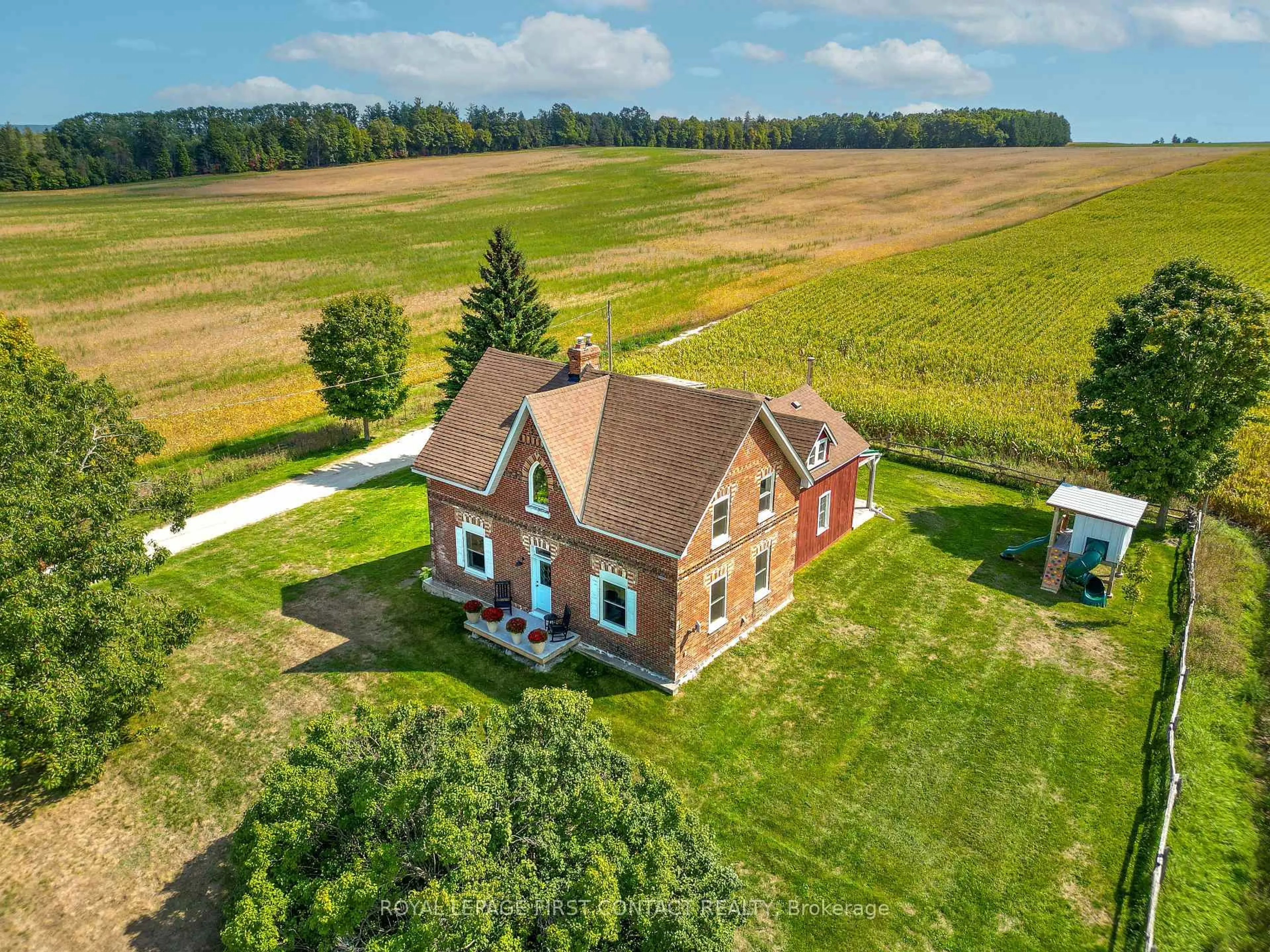 A pic from outside/outdoor area/front of a property/back of a property/a pic from drone, unknown for 1293 Rainbow Valley Rd, Springwater Ontario L0L 2K0
