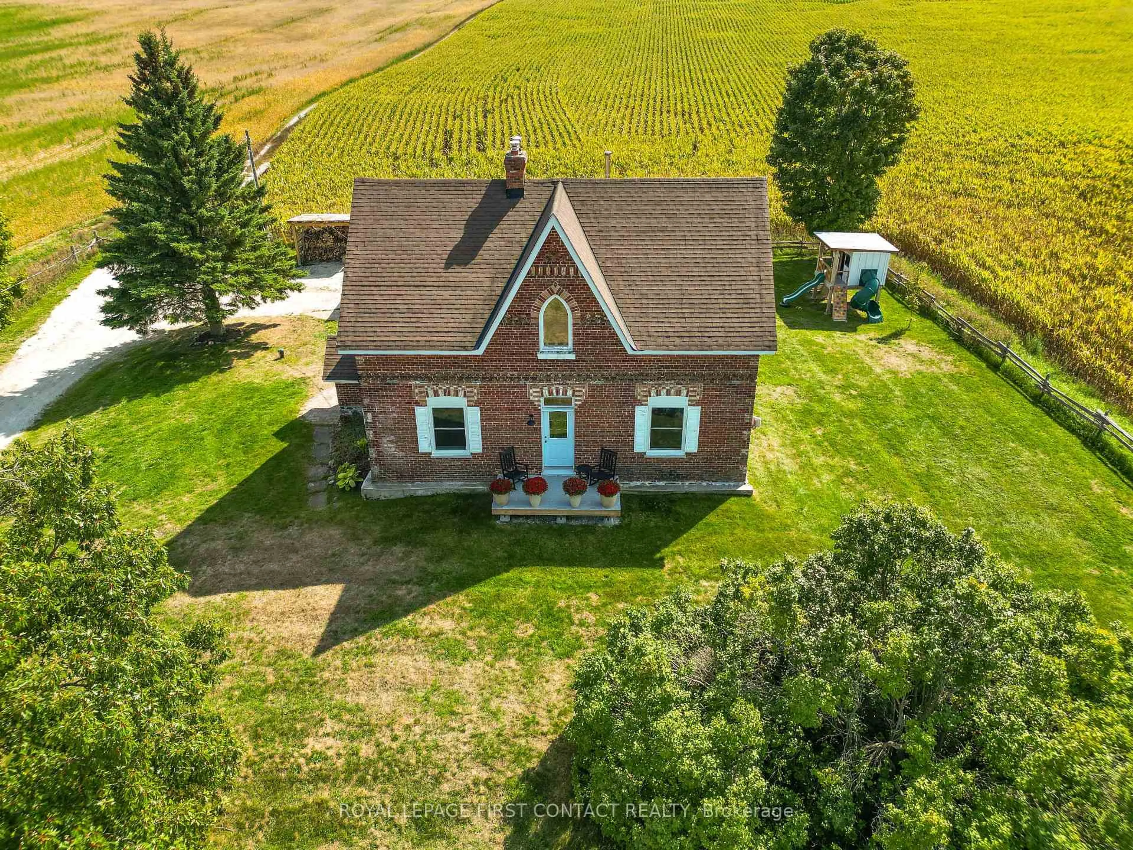 A pic from outside/outdoor area/front of a property/back of a property/a pic from drone, building for 1293 Rainbow Valley Rd, Springwater Ontario L0L 2K0