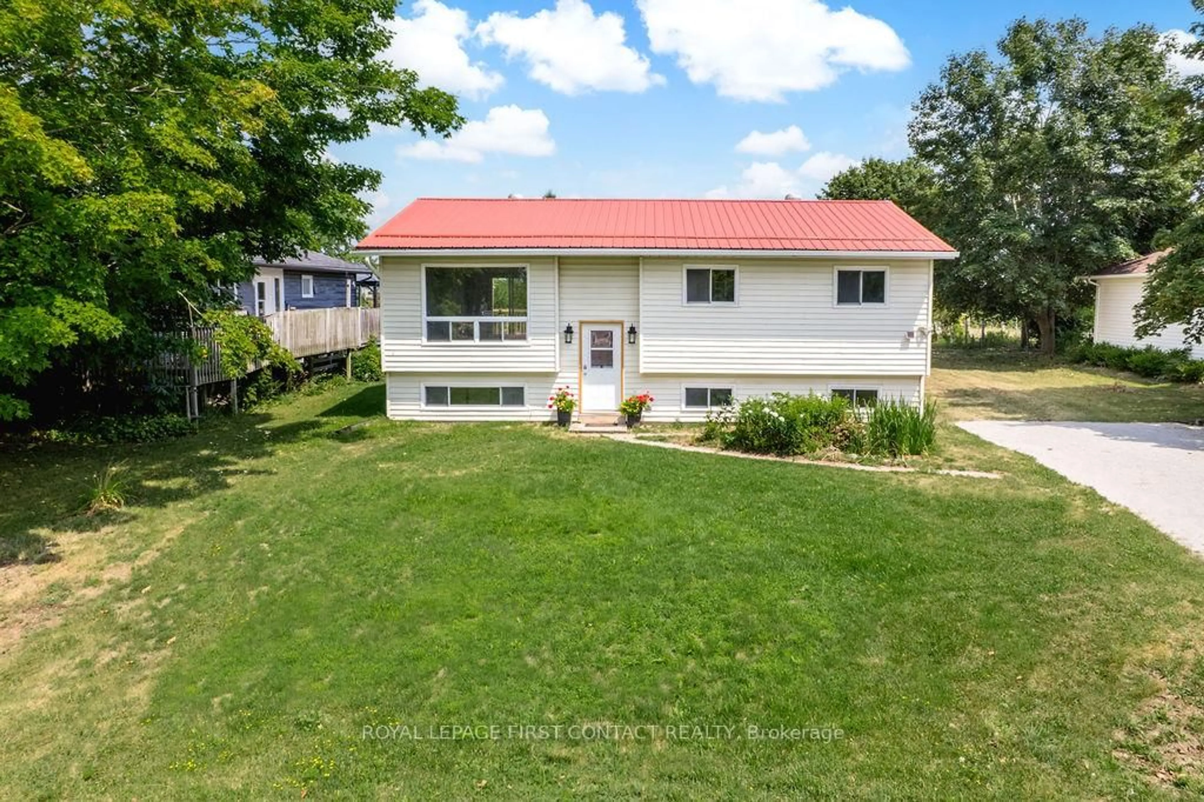 A pic from outside/outdoor area/front of a property/back of a property/a pic from drone, street for 3963 13 Line, Oro-Medonte Ontario L0K 1E0
