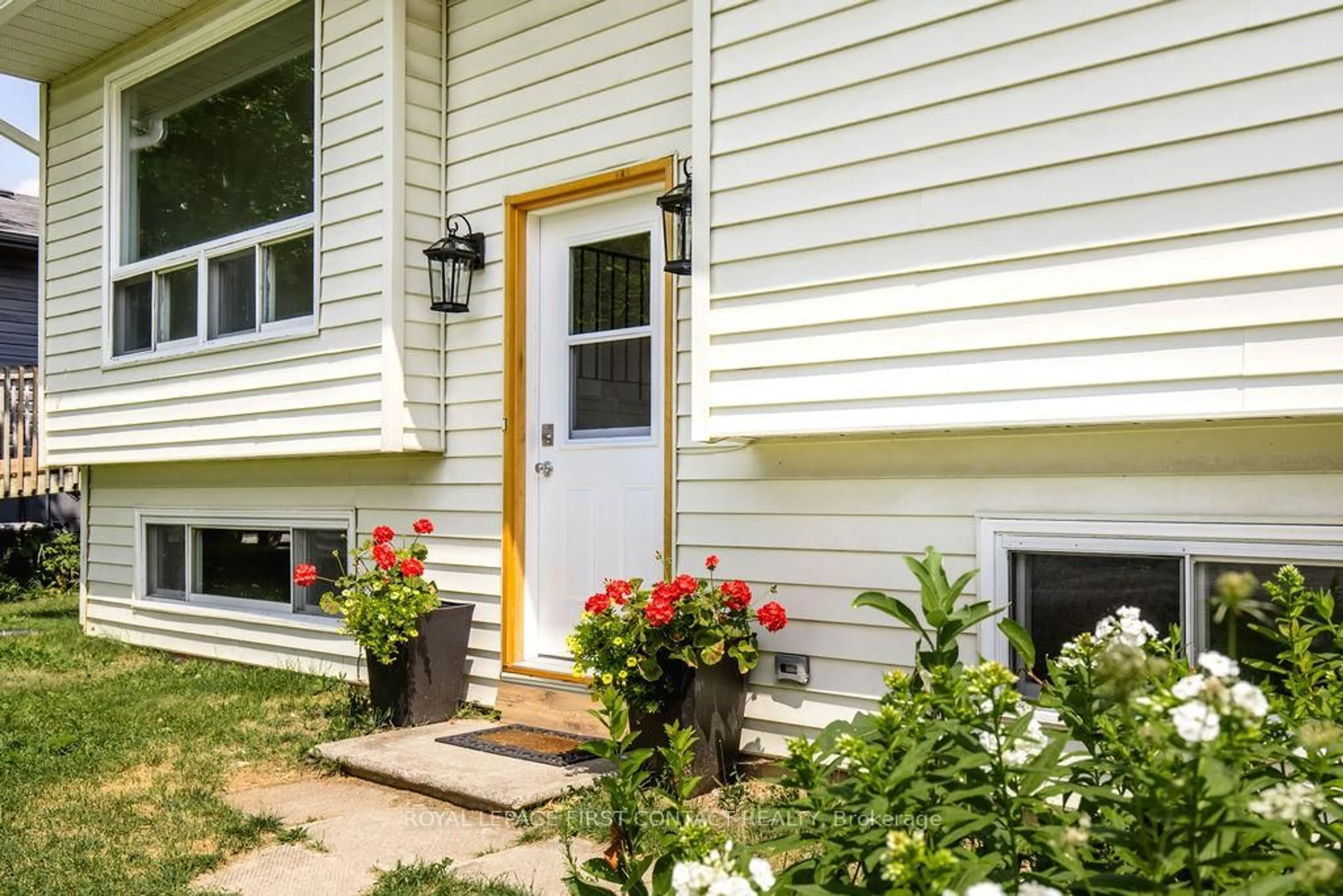 Home with vinyl exterior material, street for 3963 13 Line, Oro-Medonte Ontario L0K 1E0