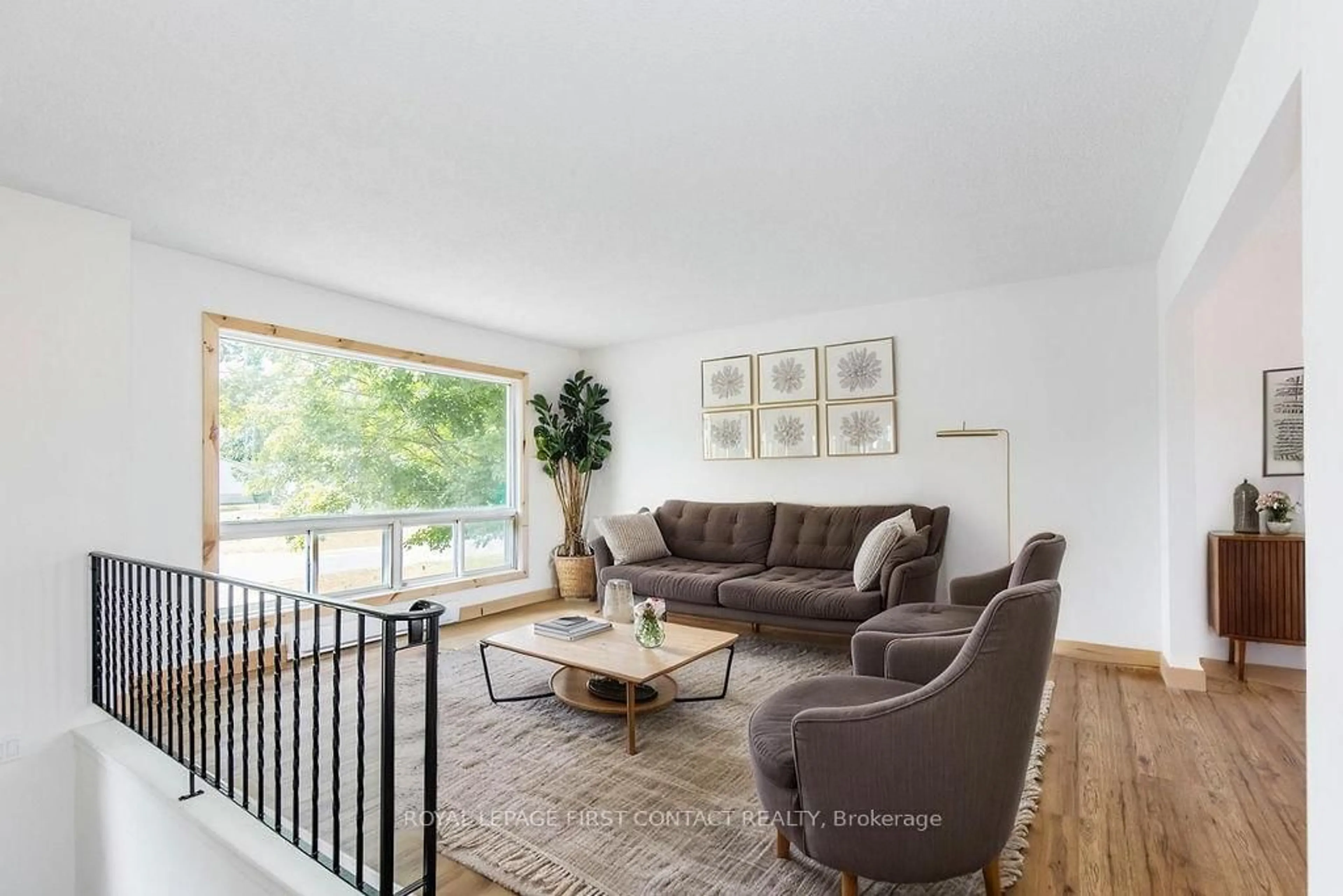 Living room with furniture, unknown for 3963 13 Line, Oro-Medonte Ontario L0K 1E0