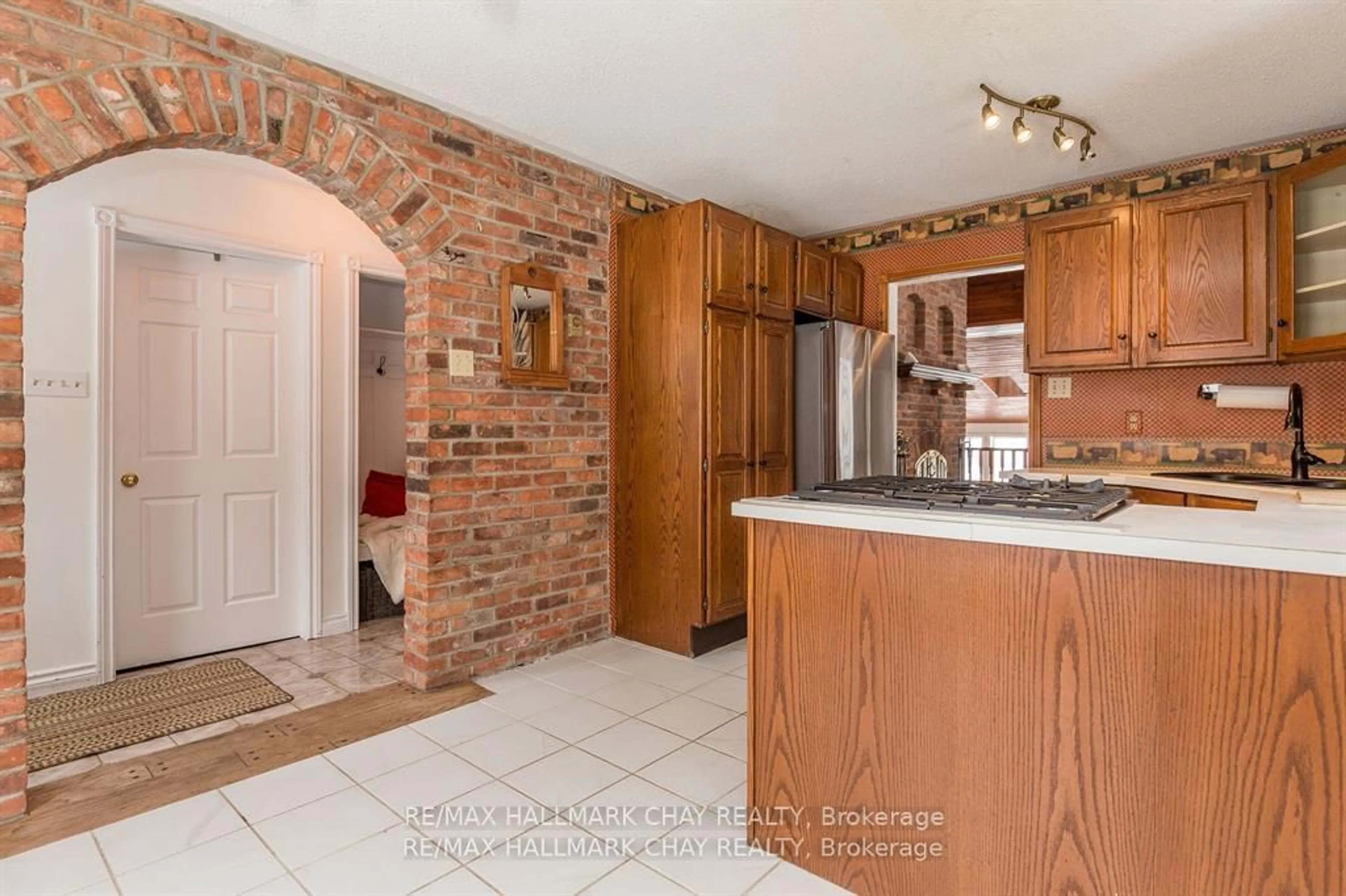 Standard kitchen, ceramic/tile floor for 1969 North Orr Lake Rd, Springwater Ontario L0L 1P0