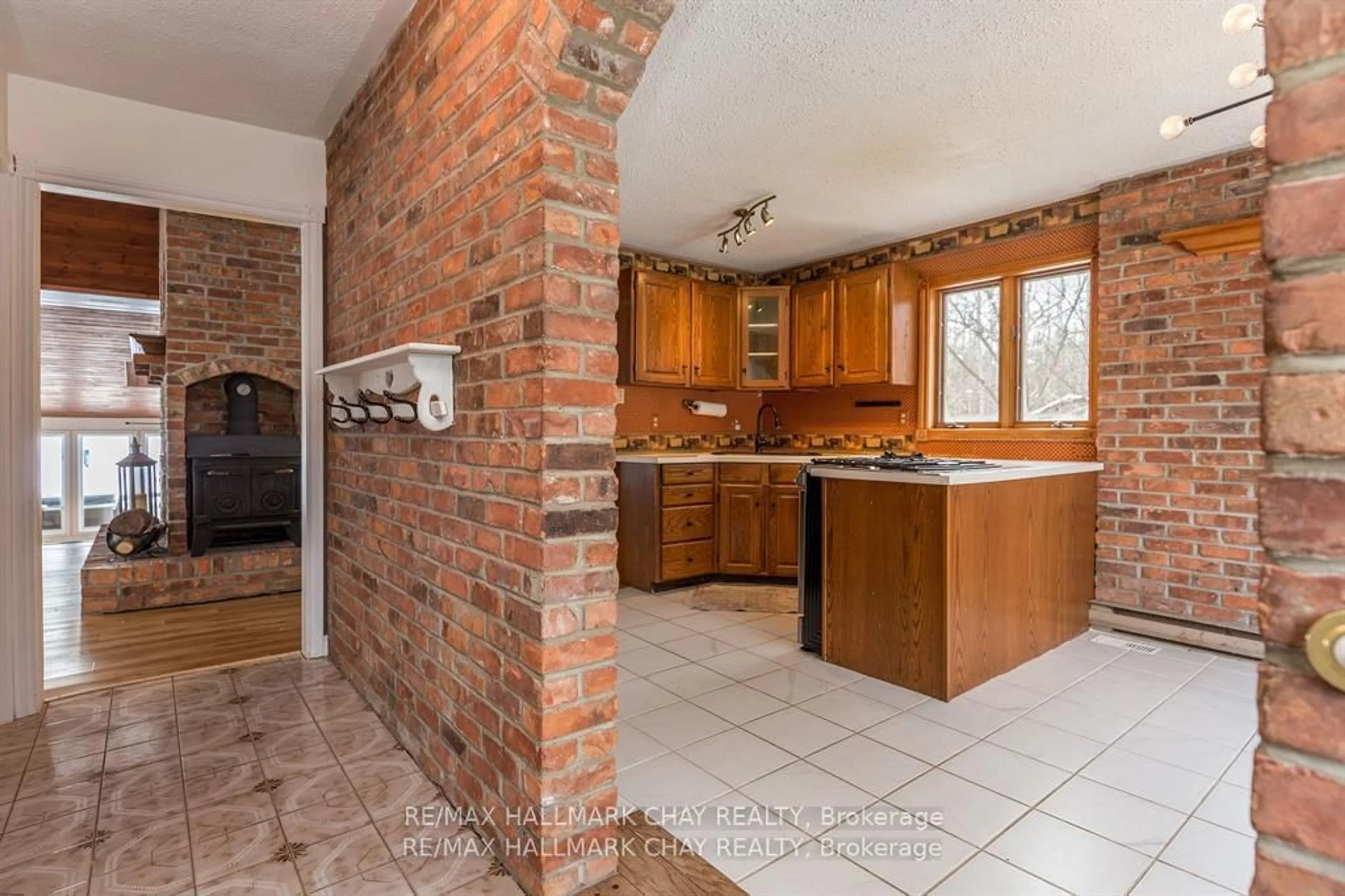 Open concept kitchen, ceramic/tile floor for 1969 North Orr Lake Rd, Springwater Ontario L0L 1P0