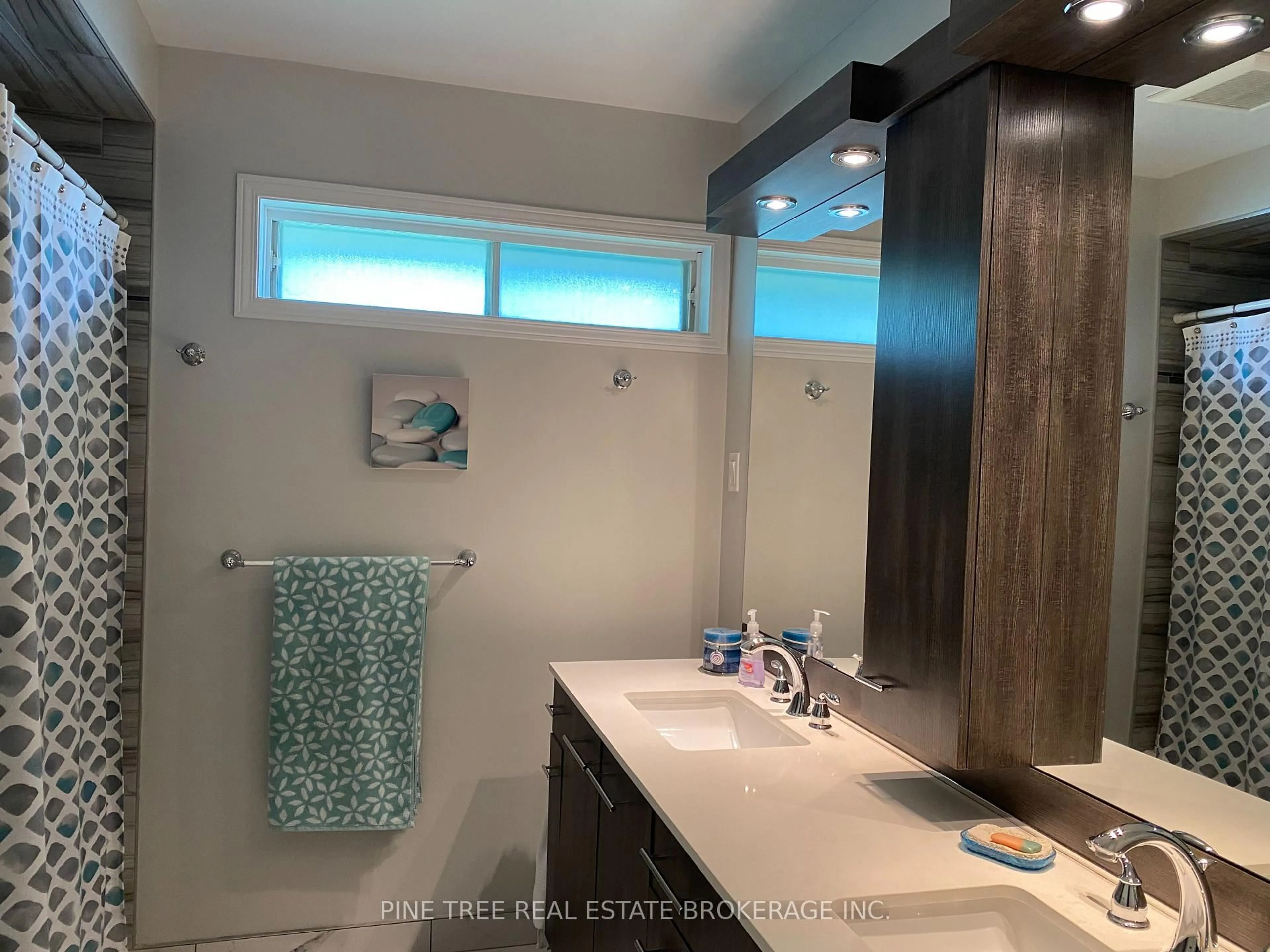 Standard bathroom, ceramic/tile floor for 51 Laguna Pkwy #1, Ramara Ontario L0K 1B0