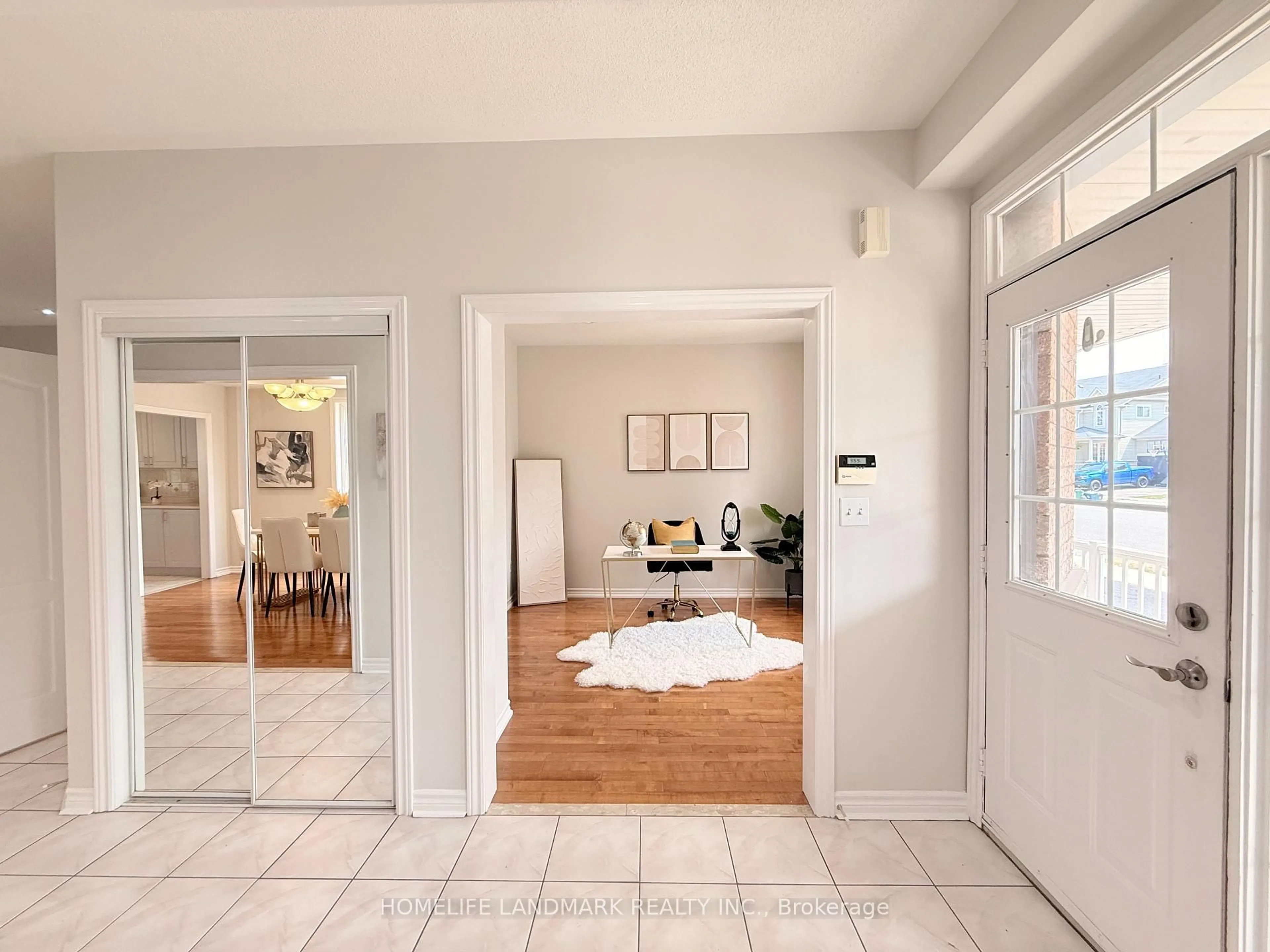 Indoor entryway for 18 The Queensway, Barrie Ontario L4M 7H6