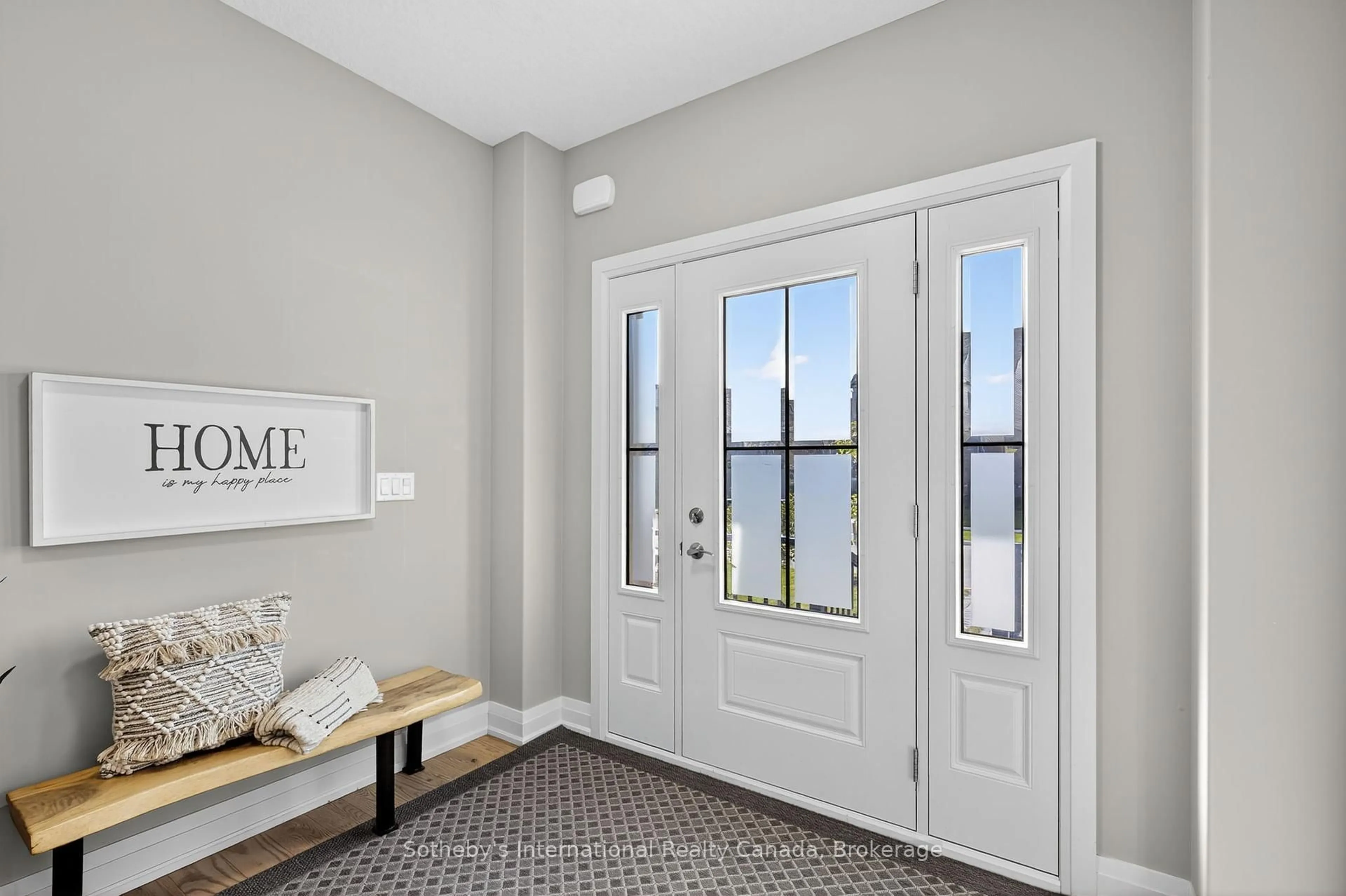 Indoor entryway for 150 Plewes Dr, Collingwood Ontario L9Y 5M5