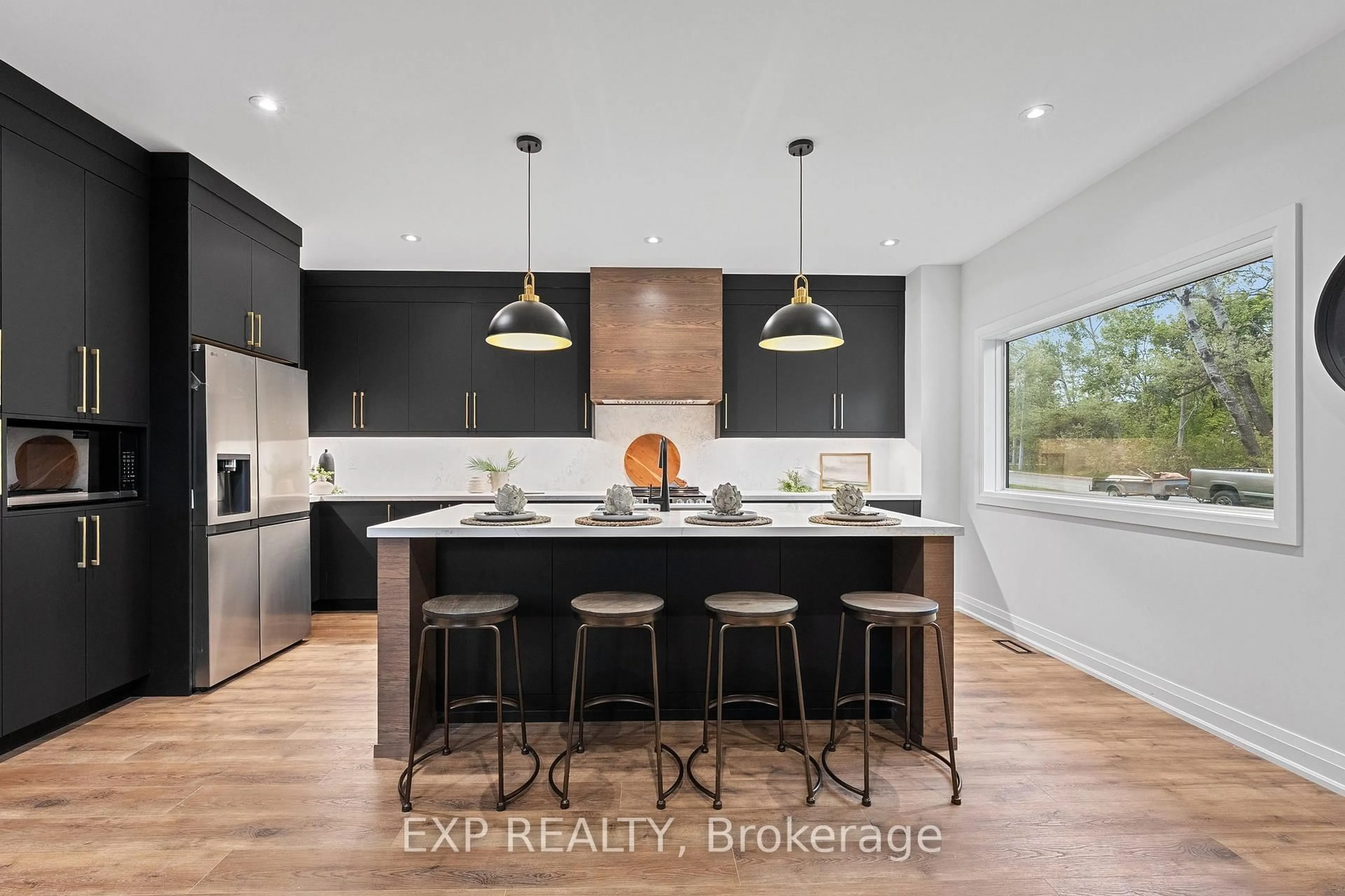 Contemporary kitchen, unknown for 168 Berczy St, Barrie Ontario L4M 3R6