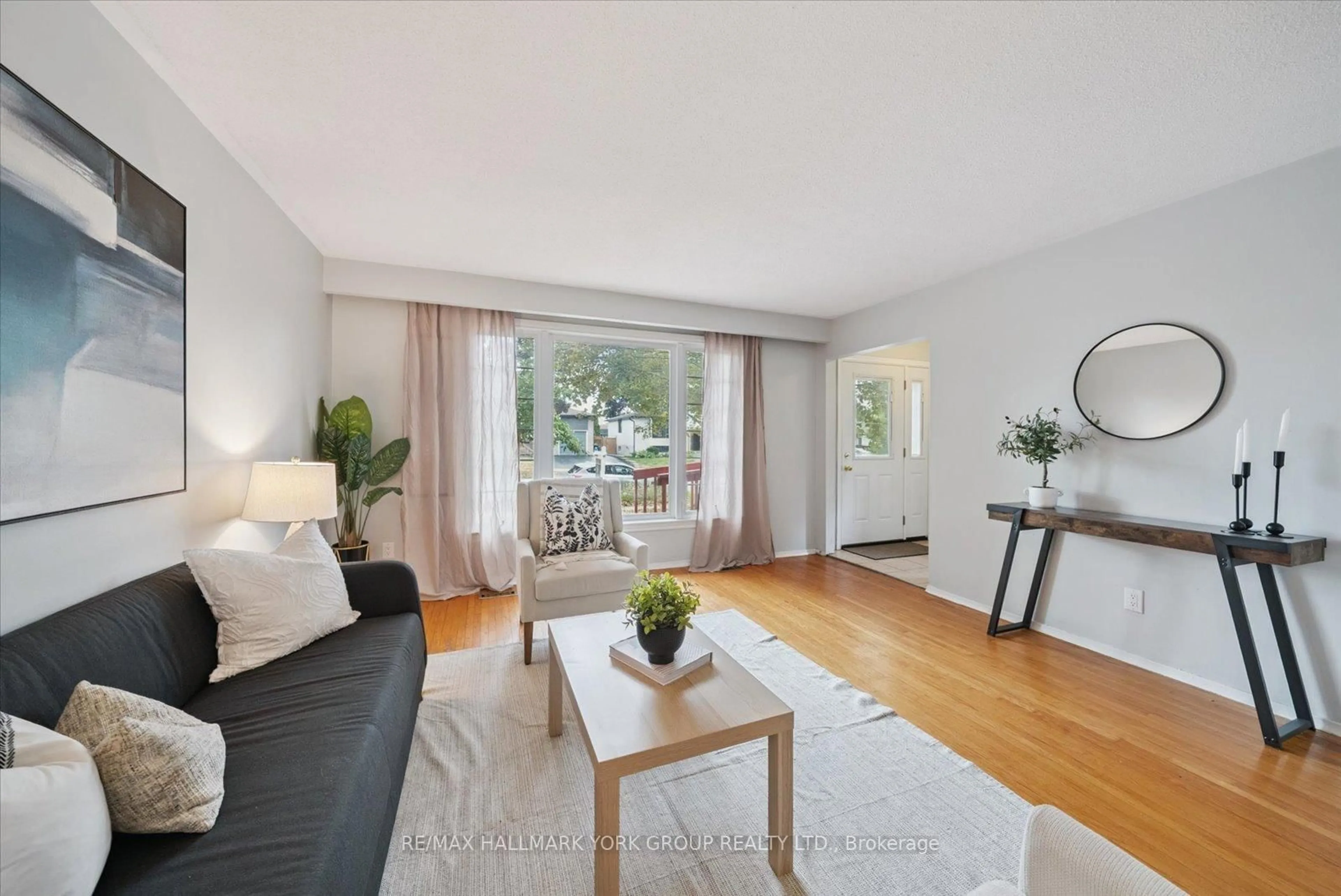 Living room with furniture, wood/laminate floor for 6 Glenecho Dr, Barrie Ontario L4M 4J3