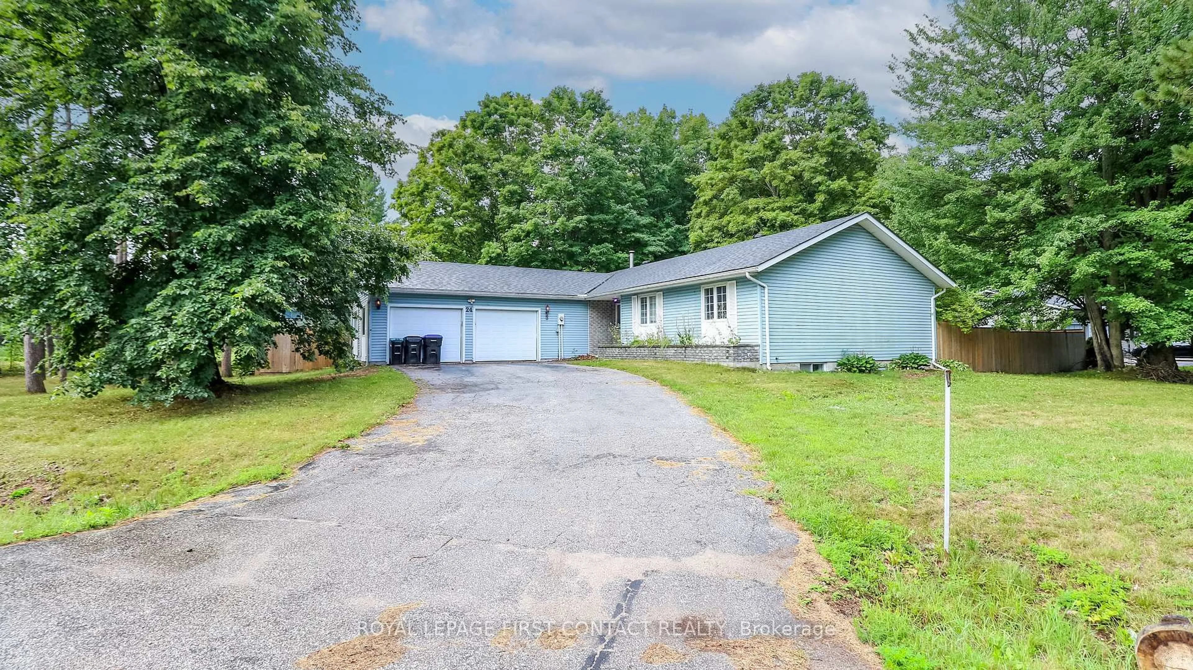 A pic from outside/outdoor area/front of a property/back of a property/a pic from drone, street for 24 Howard Ave, Tiny Ontario L0L 2T0