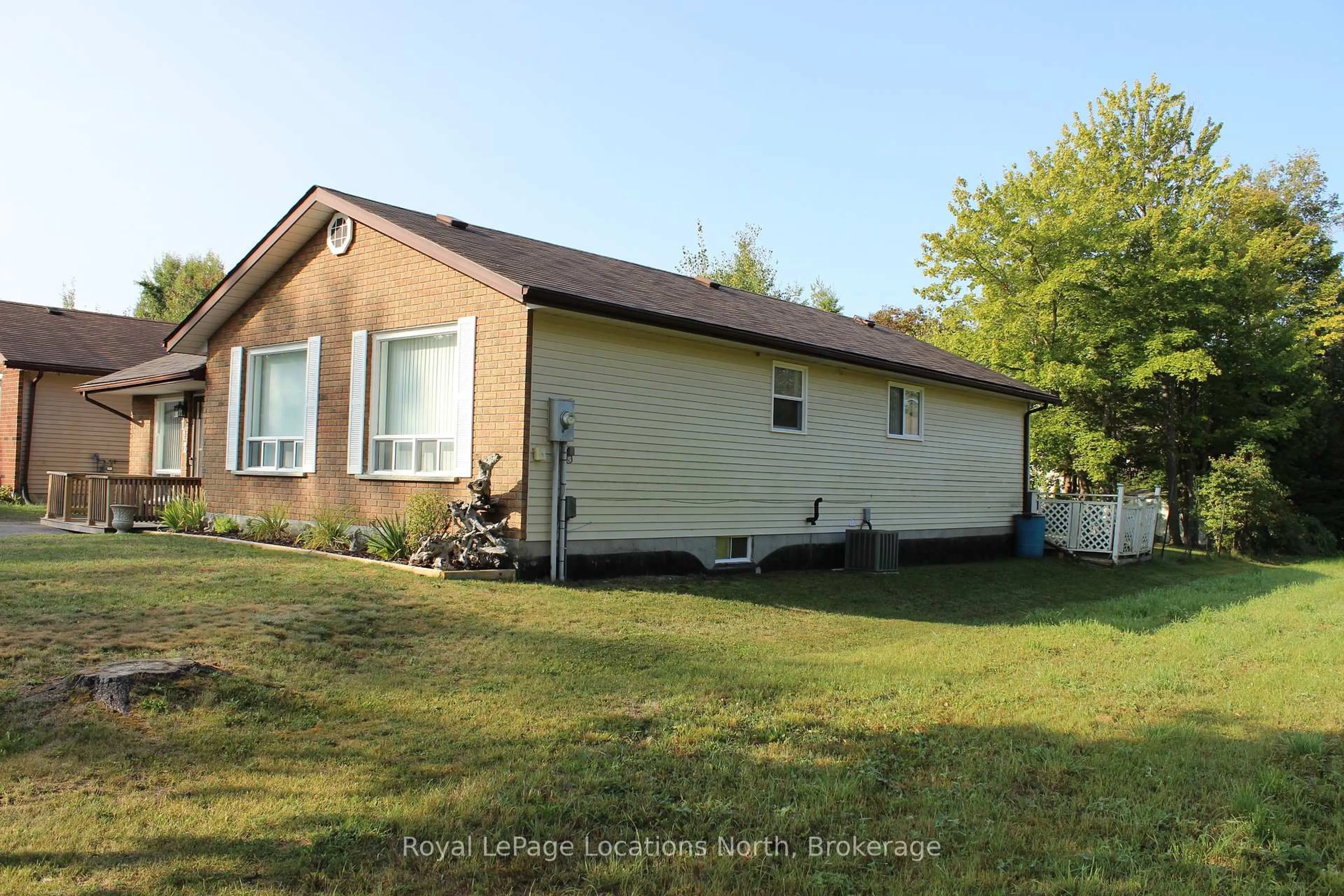 Home with vinyl exterior material, unknown for 112 Smallman Dr, Wasaga Beach Ontario L9Z 1L3