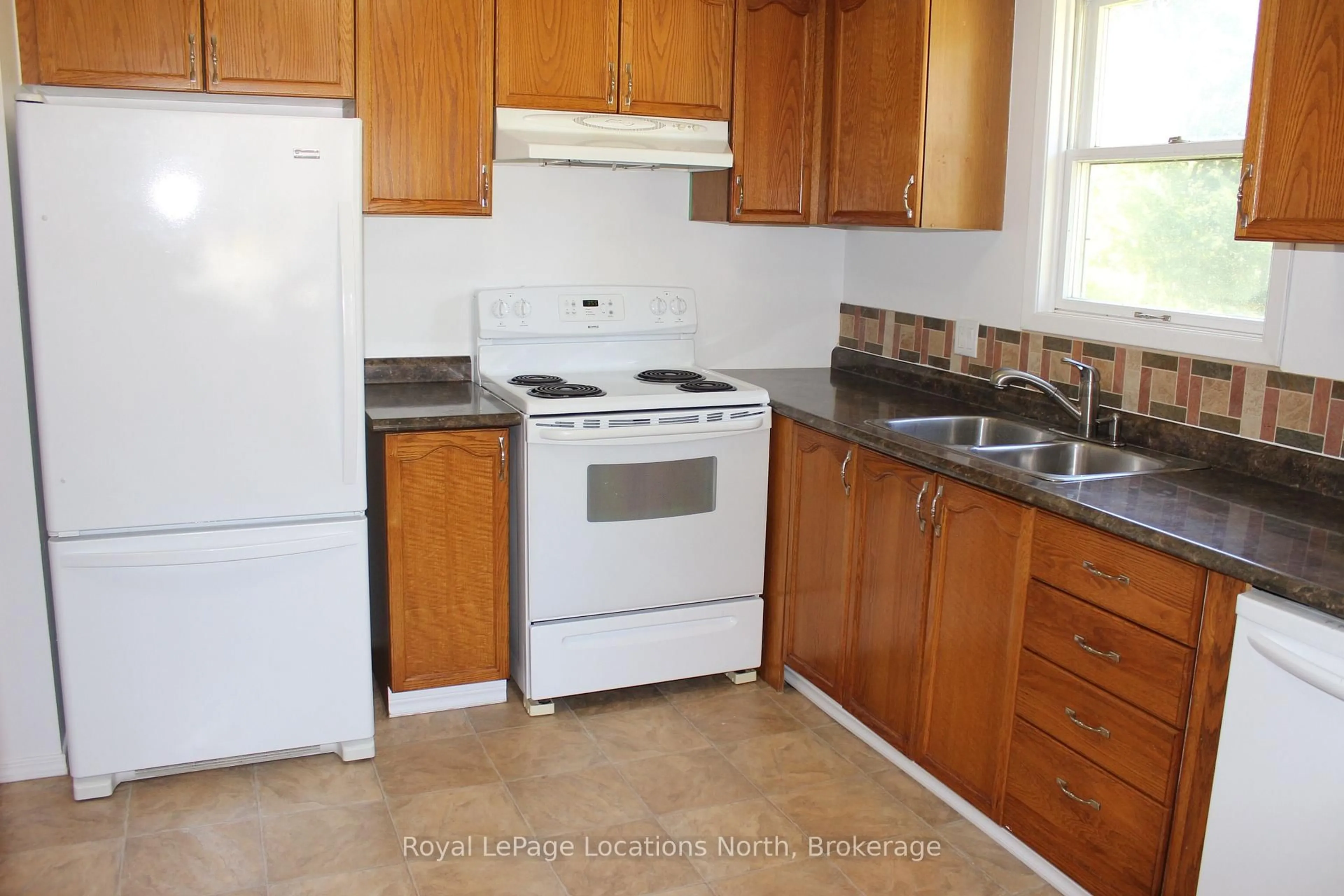 Standard kitchen, unknown for 112 Smallman Dr, Wasaga Beach Ontario L9Z 1L3