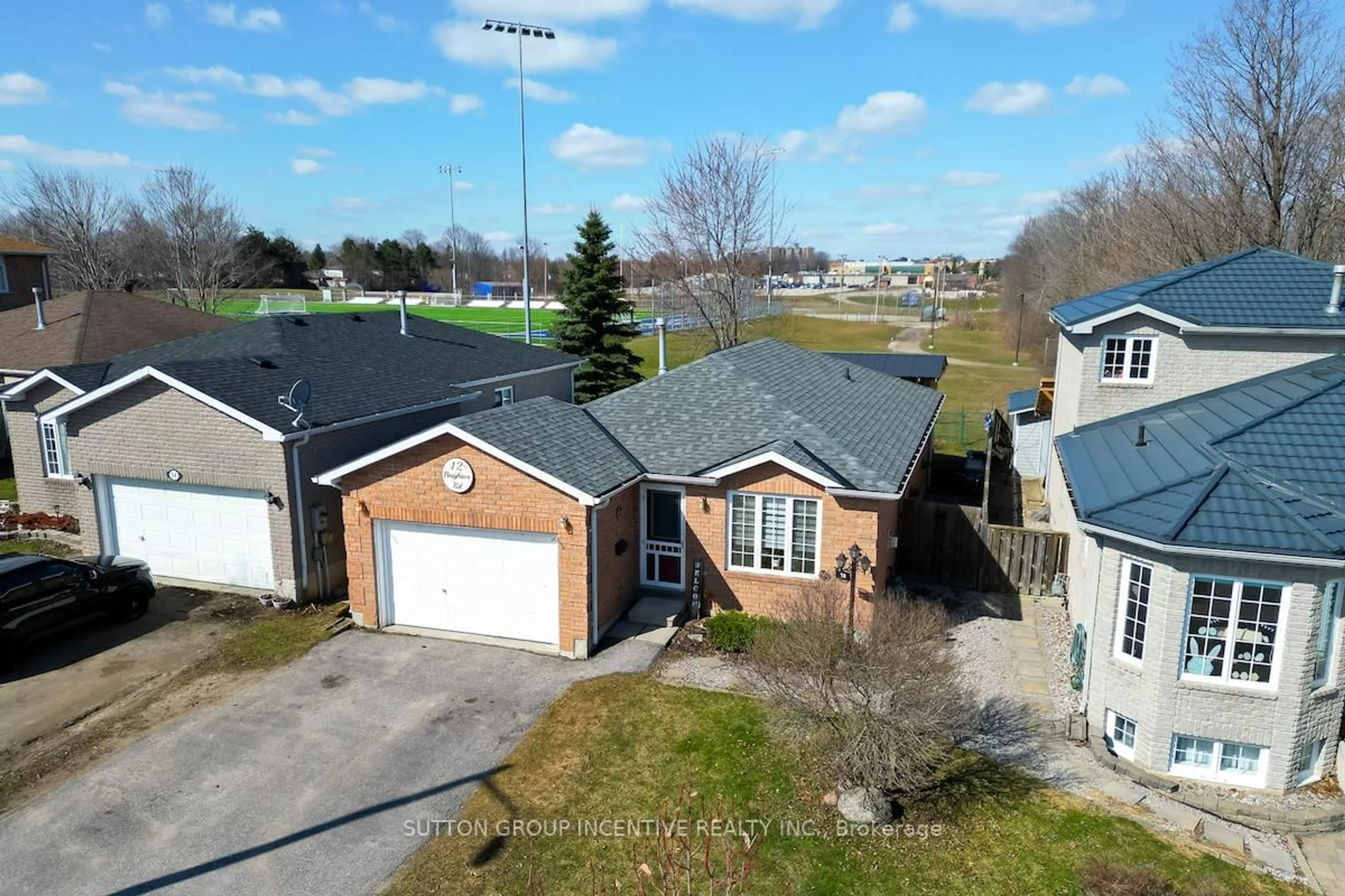 A pic from outside/outdoor area/front of a property/back of a property/a pic from drone, street for 12 Brighton Rd, Barrie Ontario L4M 6S5