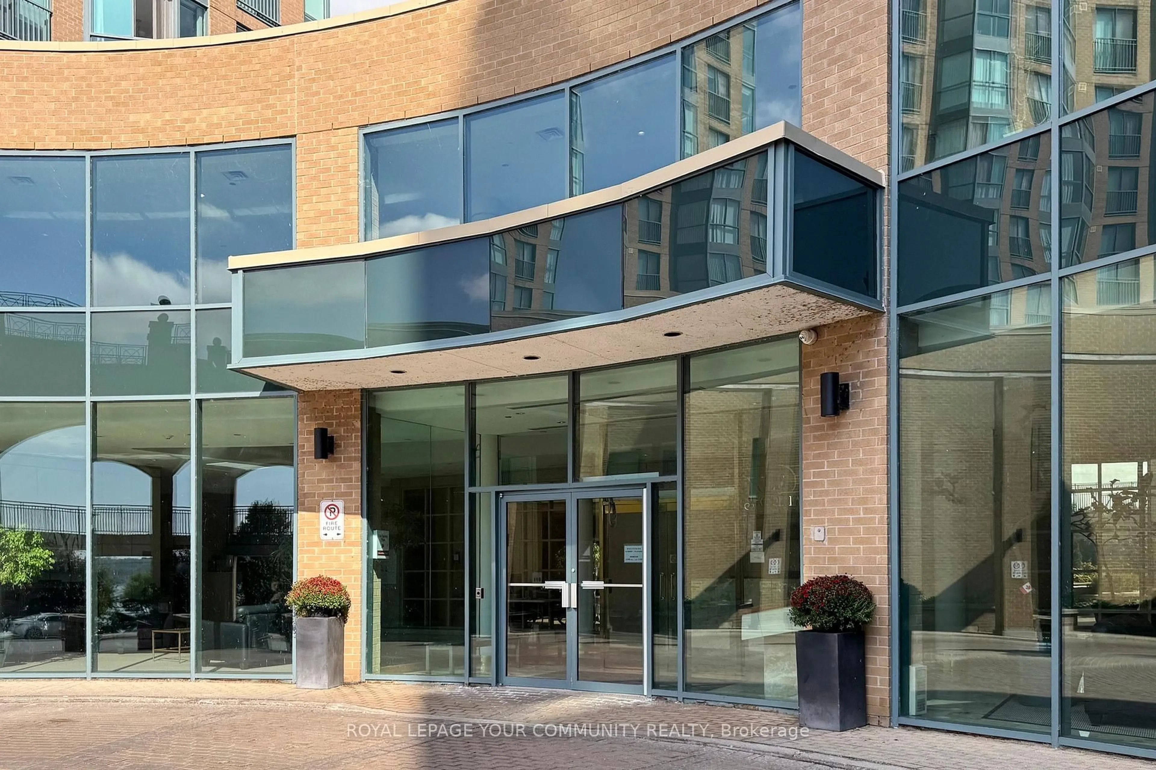Indoor foyer for 150 Dunlop St #504, Barrie Ontario L4M 6H1