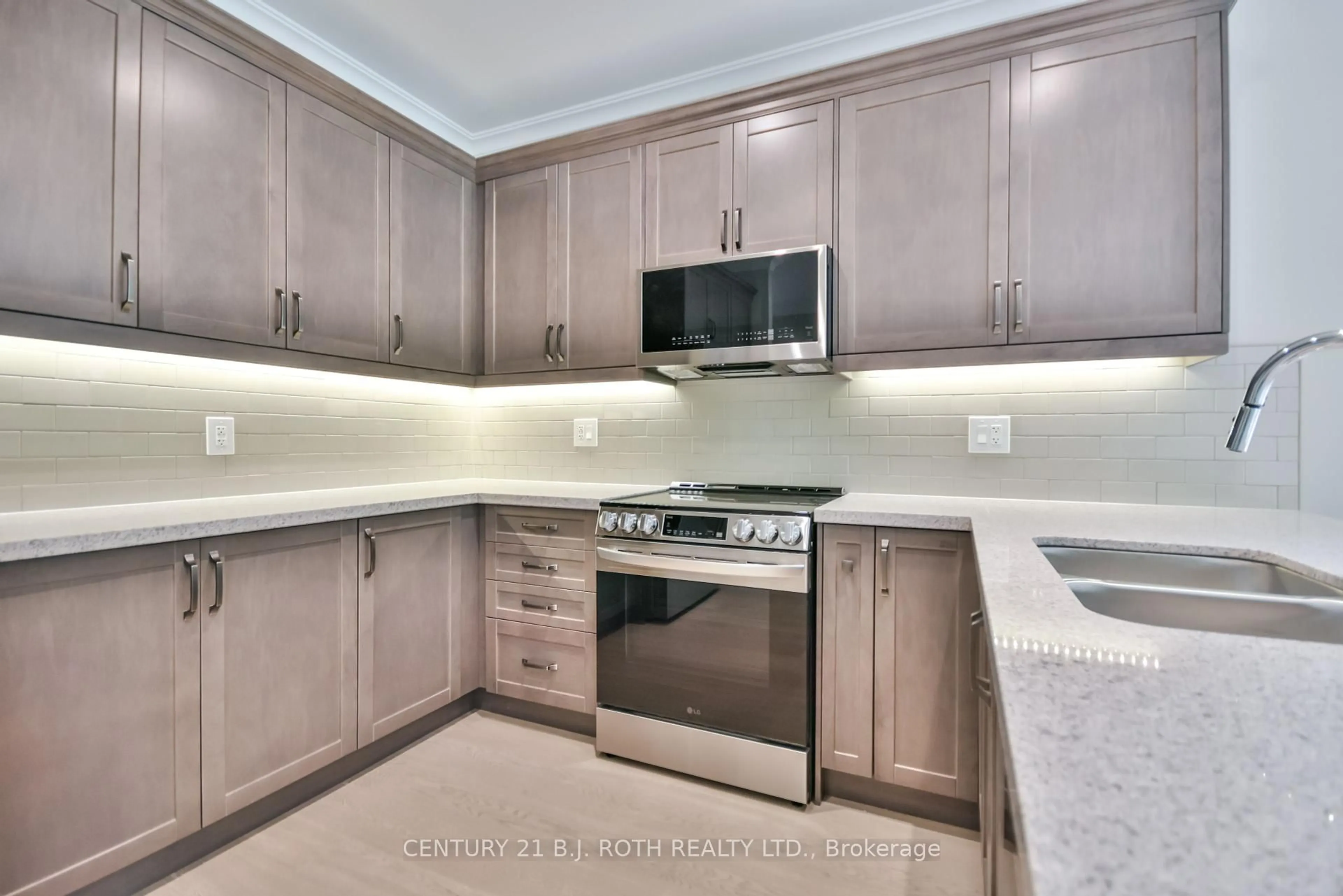 Standard kitchen, ceramic/tile floor for 433 Russ Howard Dr, Midland Ontario L4R 0A6