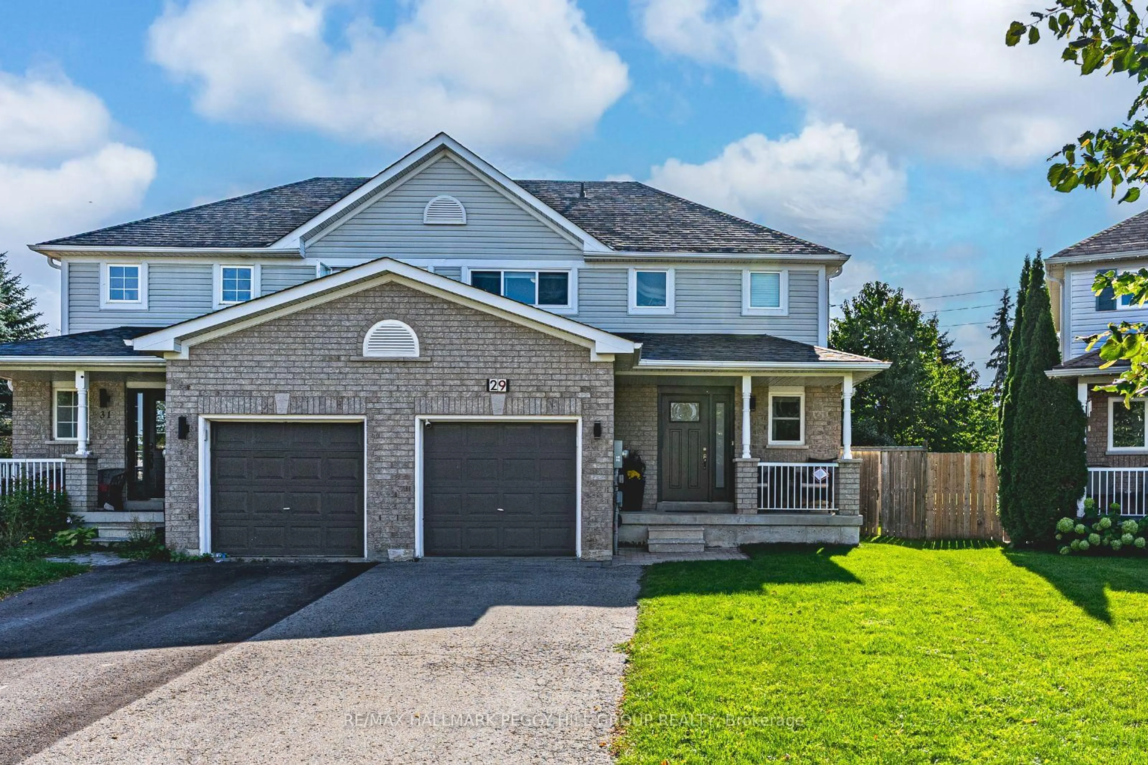 Home with brick exterior material, street for 29 Heritage Crt, Barrie Ontario L4N 0E7