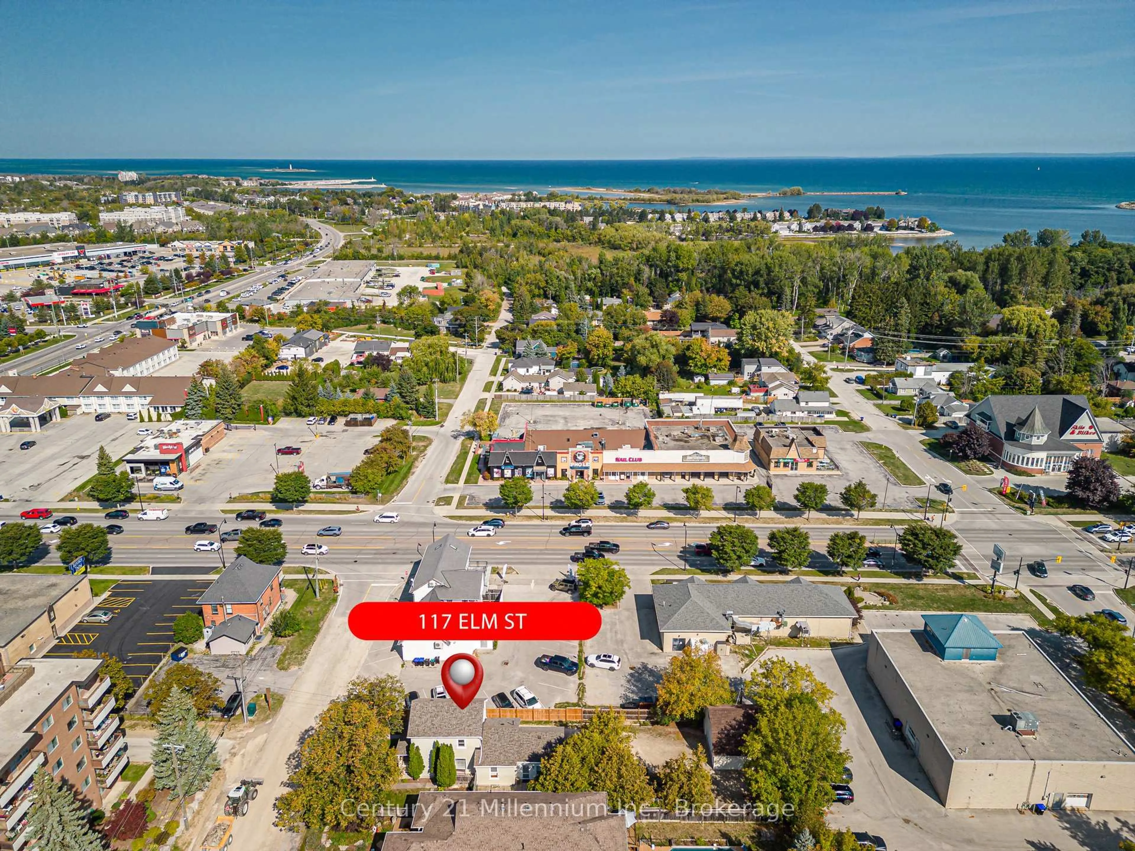 A pic from outside/outdoor area/front of a property/back of a property/a pic from drone, street for 117 Elm St, Collingwood Ontario L9Y 3J3