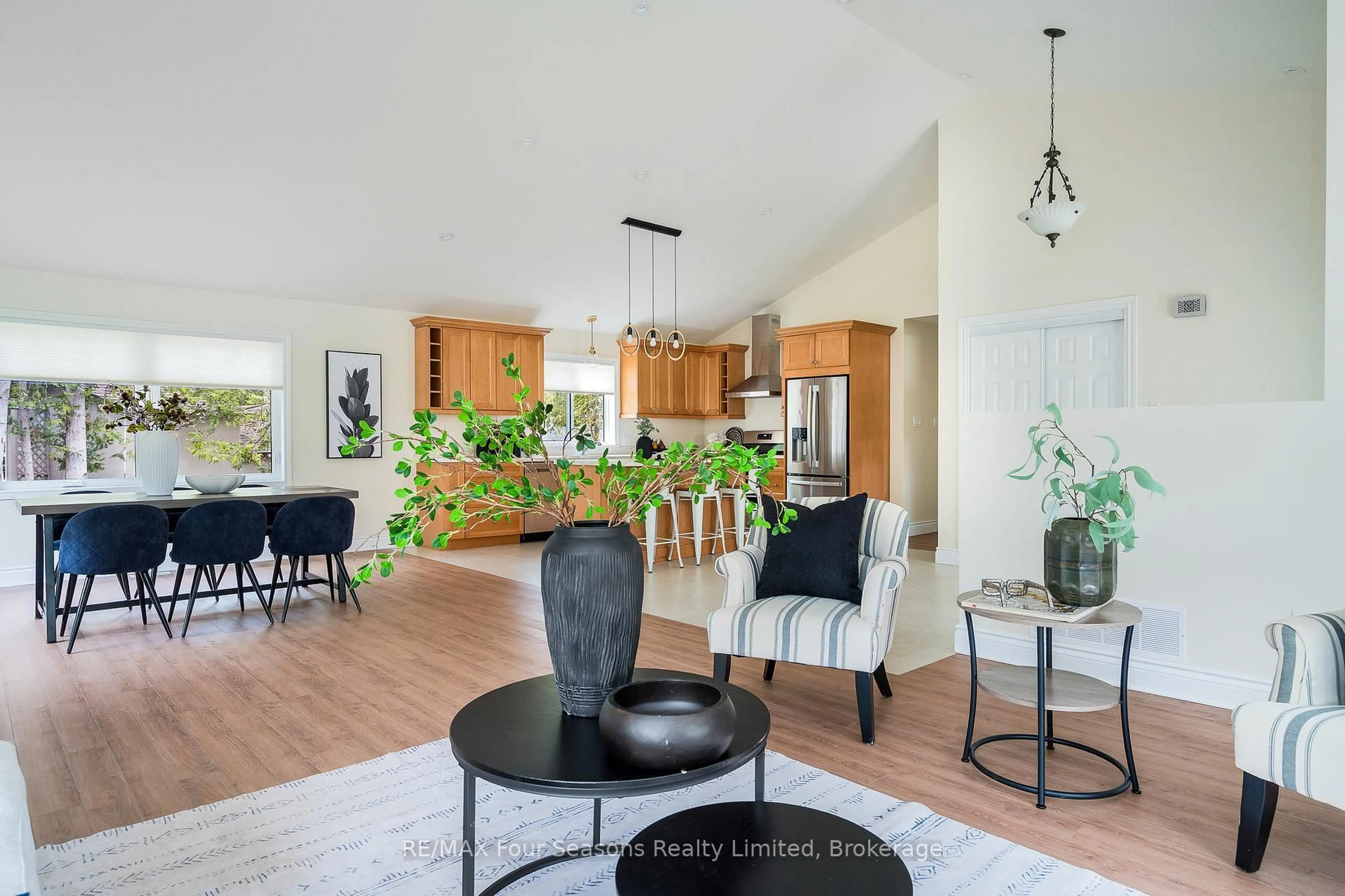 Open concept kitchen, unknown for 19 Currie Ave, Collingwood Ontario L9Y 0X2