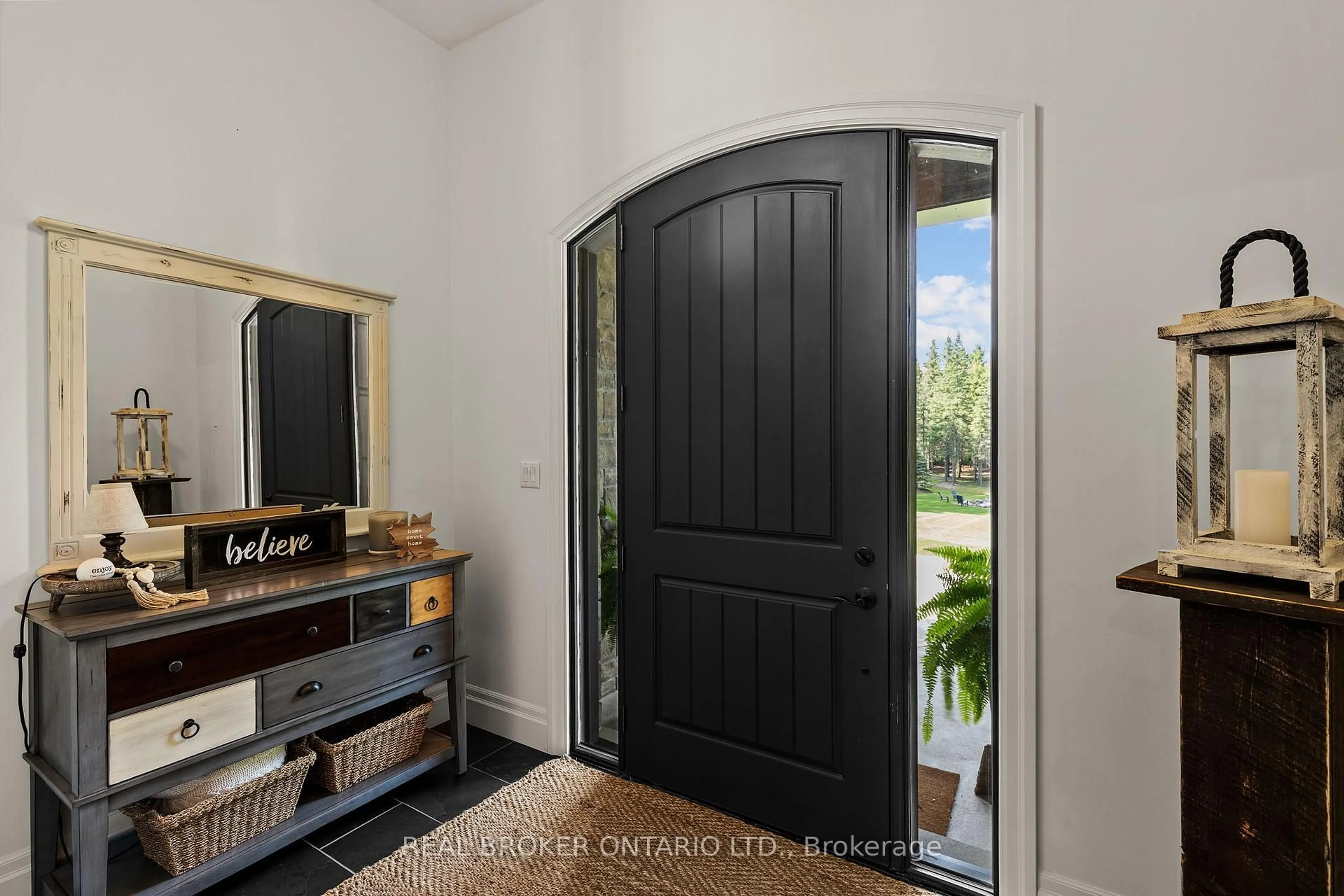 Indoor entryway for 49 Sydenham Tr, Clearview Ontario L0M 1H0