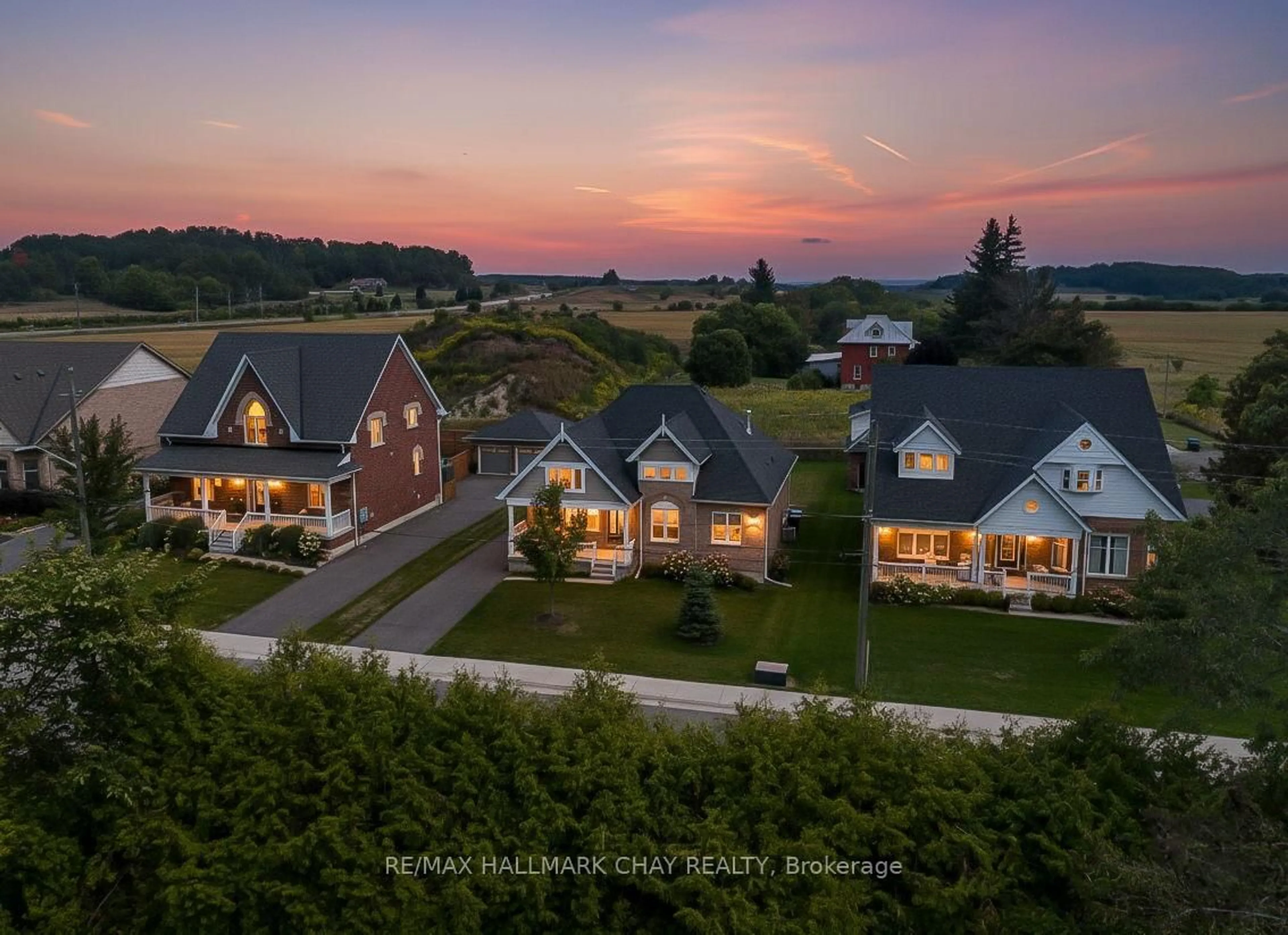 A pic from outside/outdoor area/front of a property/back of a property/a pic from drone, mountain view for 213 Mary St, Clearview Ontario L0M 1G0