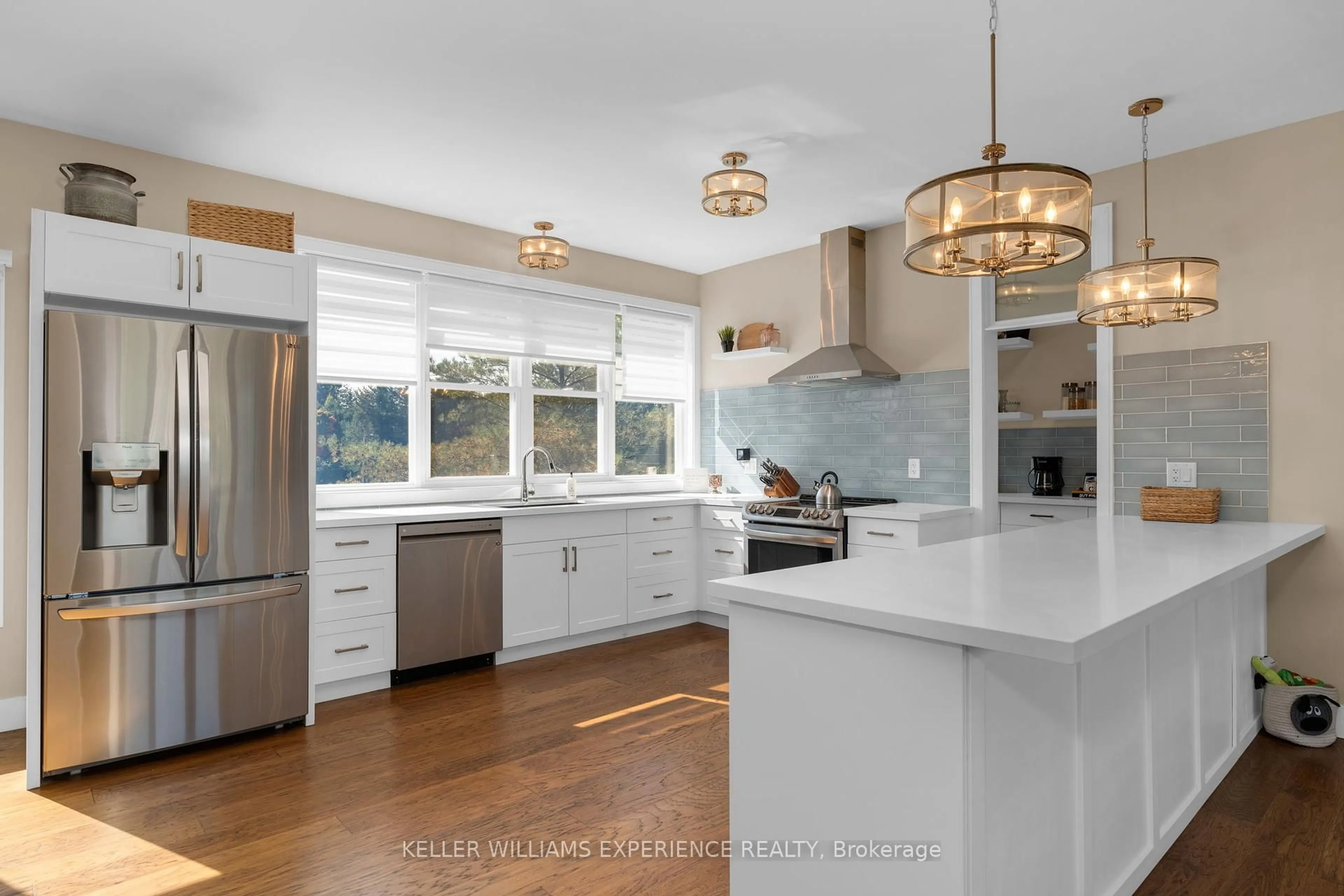 Open concept kitchen, unknown for 153 Rue Eric, Tiny Ontario L9M 0H1