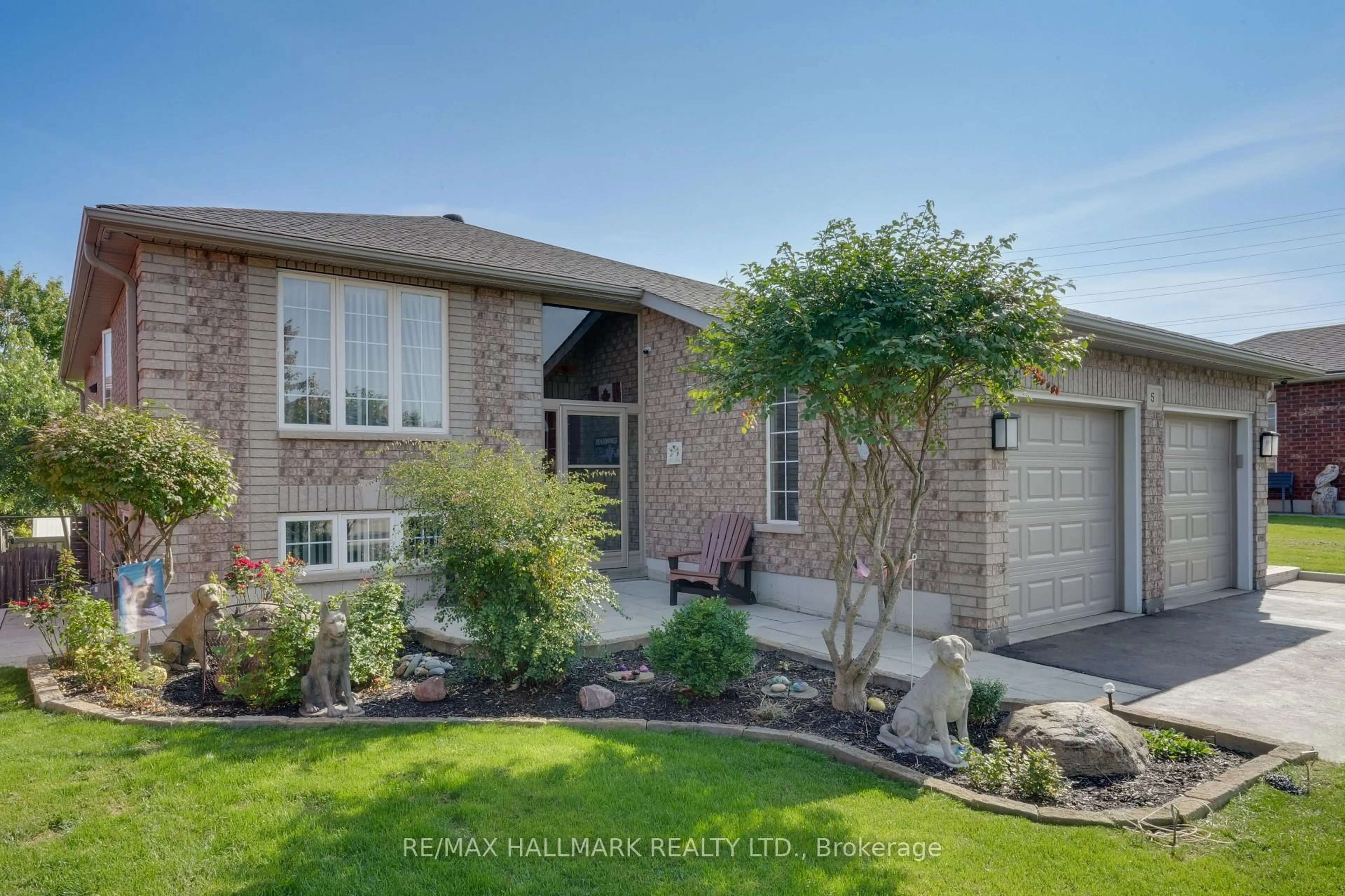 Home with brick exterior material, street for 5 Pacific Ave, Barrie Ontario L4M 7E7