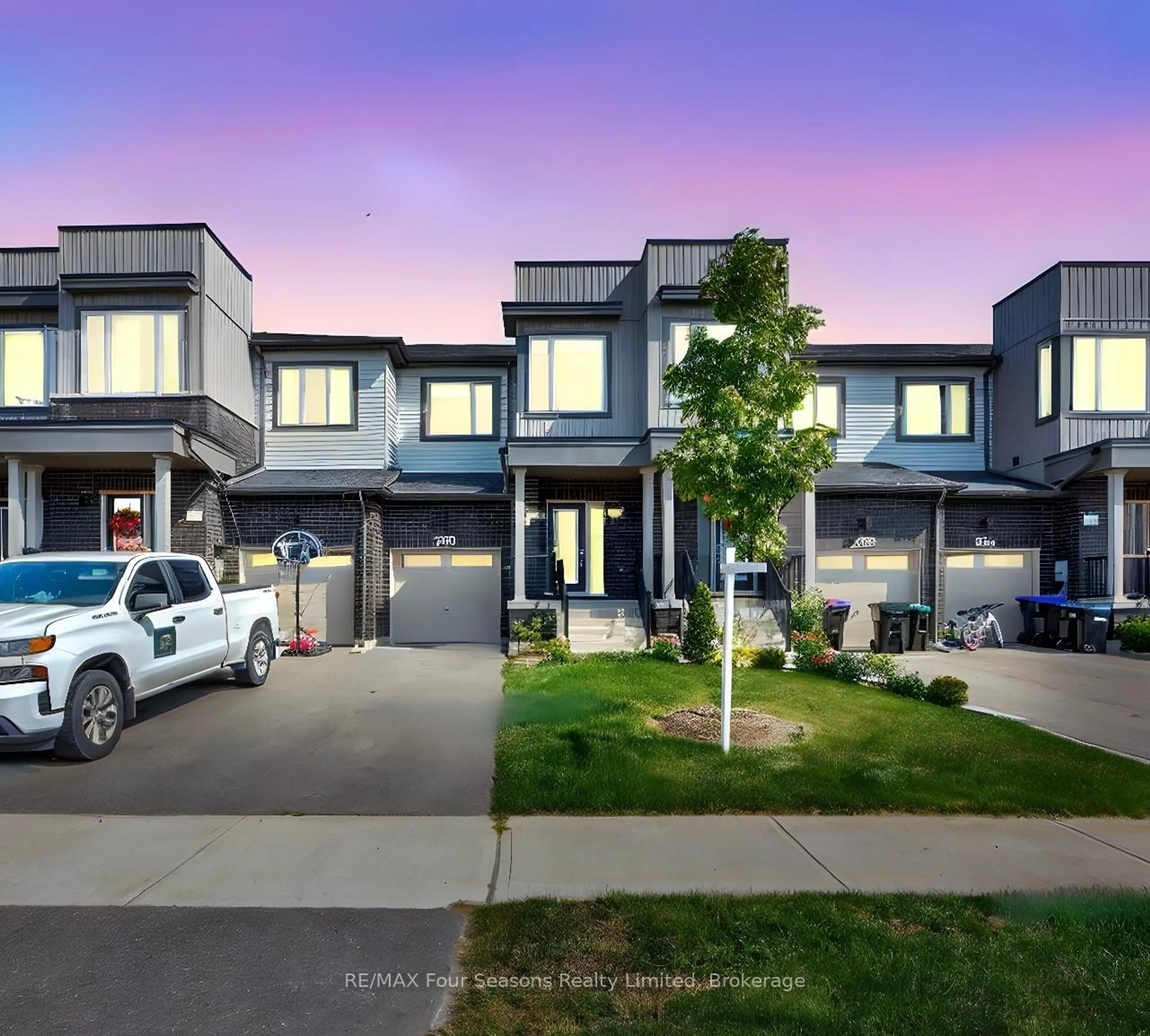 A pic from outside/outdoor area/front of a property/back of a property/a pic from drone, street for 250 Atkinson St, Clearview Ontario L0M 1S0