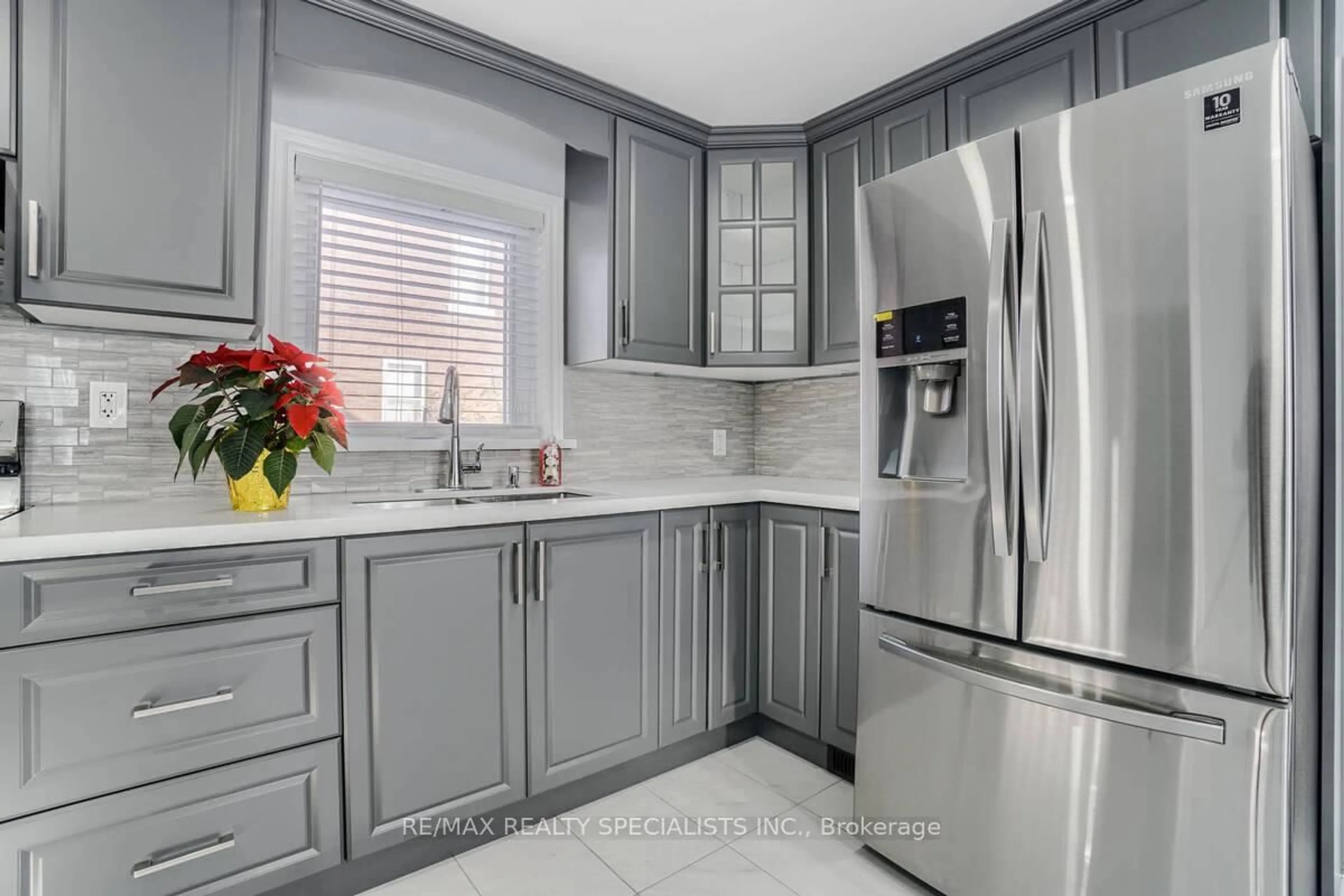 Unknown for 44 Sanford St, Barrie Ontario L4N 3C4