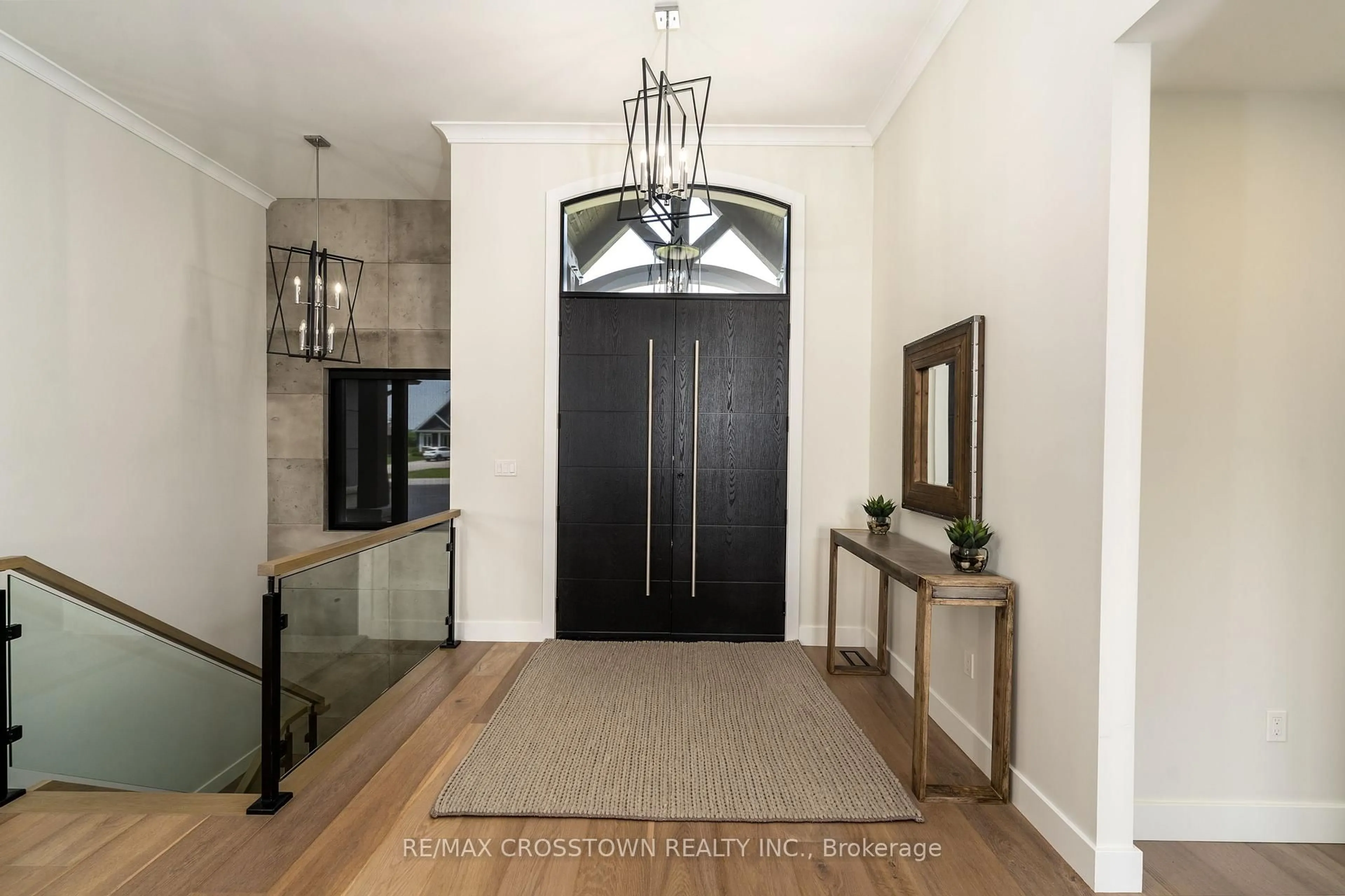Indoor entryway for 1 Best Crt, Oro-Medonte Ontario L0L 2L0