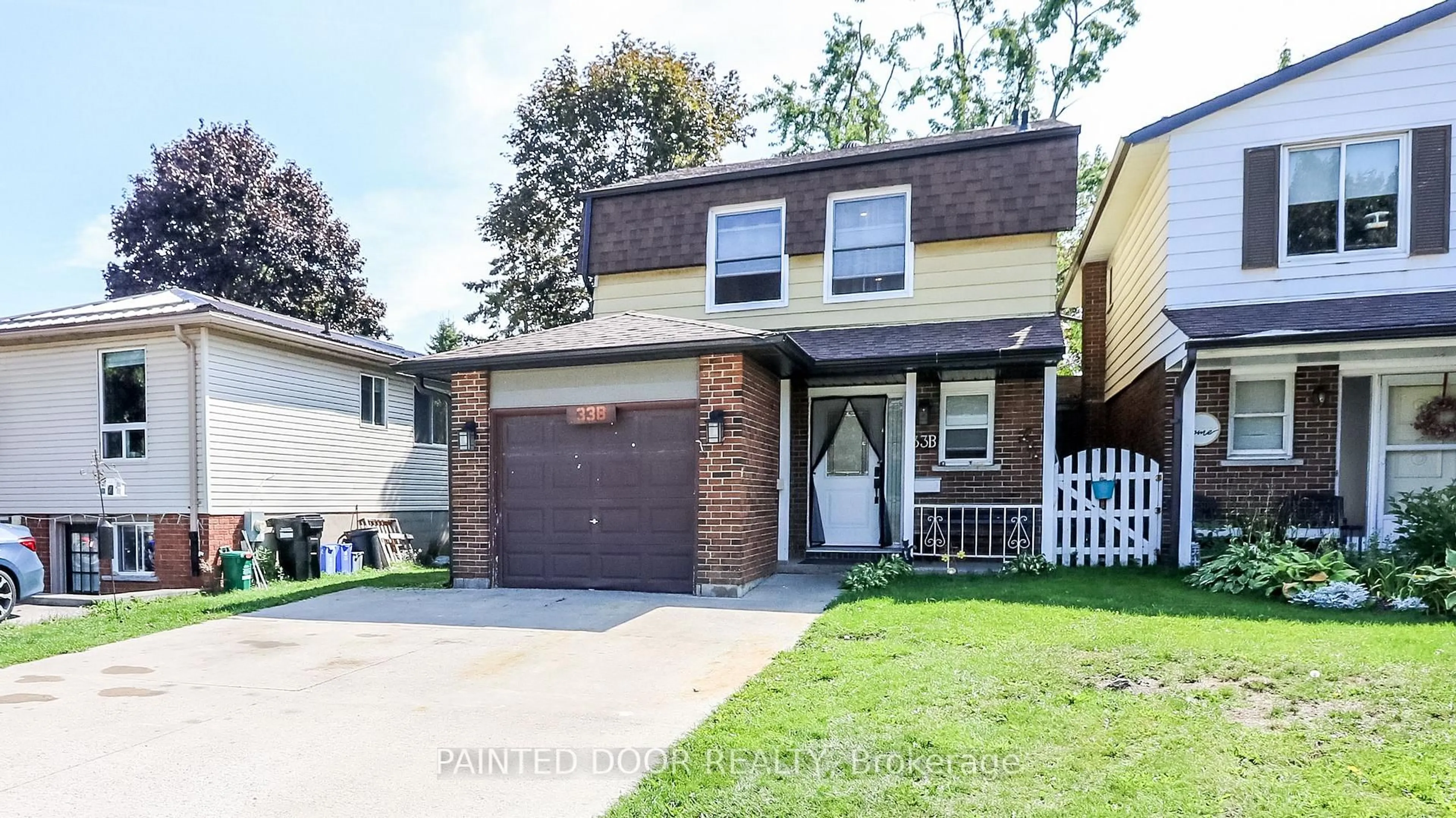 Home with brick exterior material, street for 33B Cundles Rd, Barrie Ontario L4M 2Z6