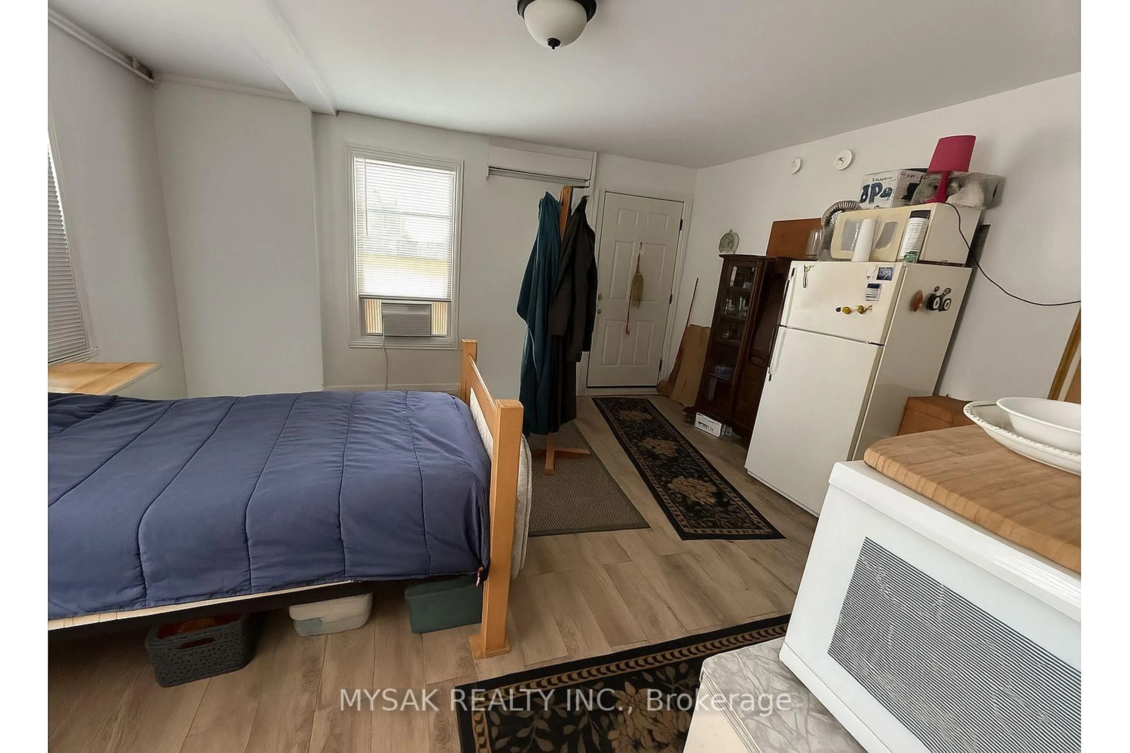 A pic of a room for 81 Peter St, Orillia Ontario L3V 5B3