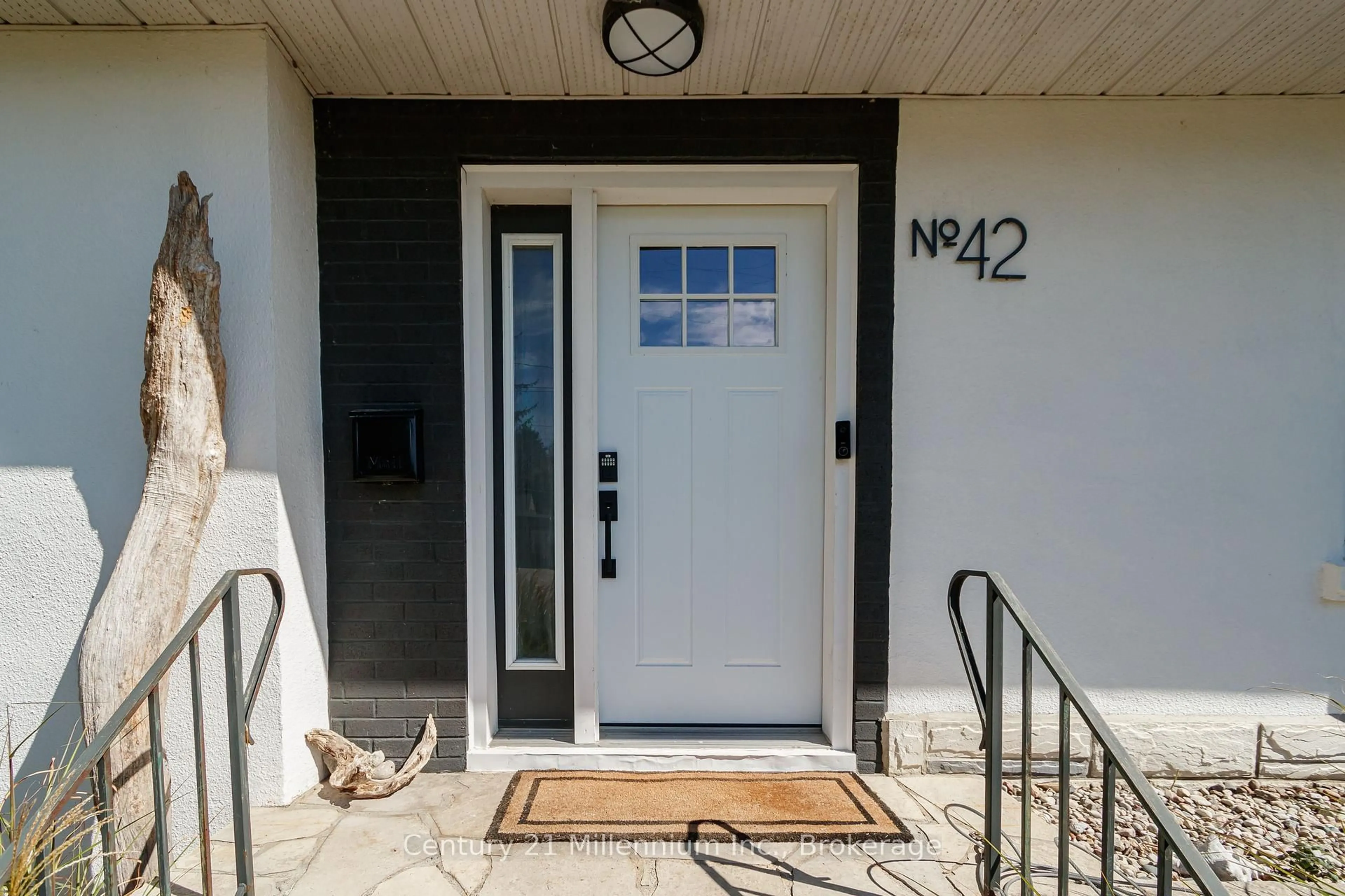 Indoor entryway for 42 NIAGARA St, Collingwood Ontario L9Y 3X2