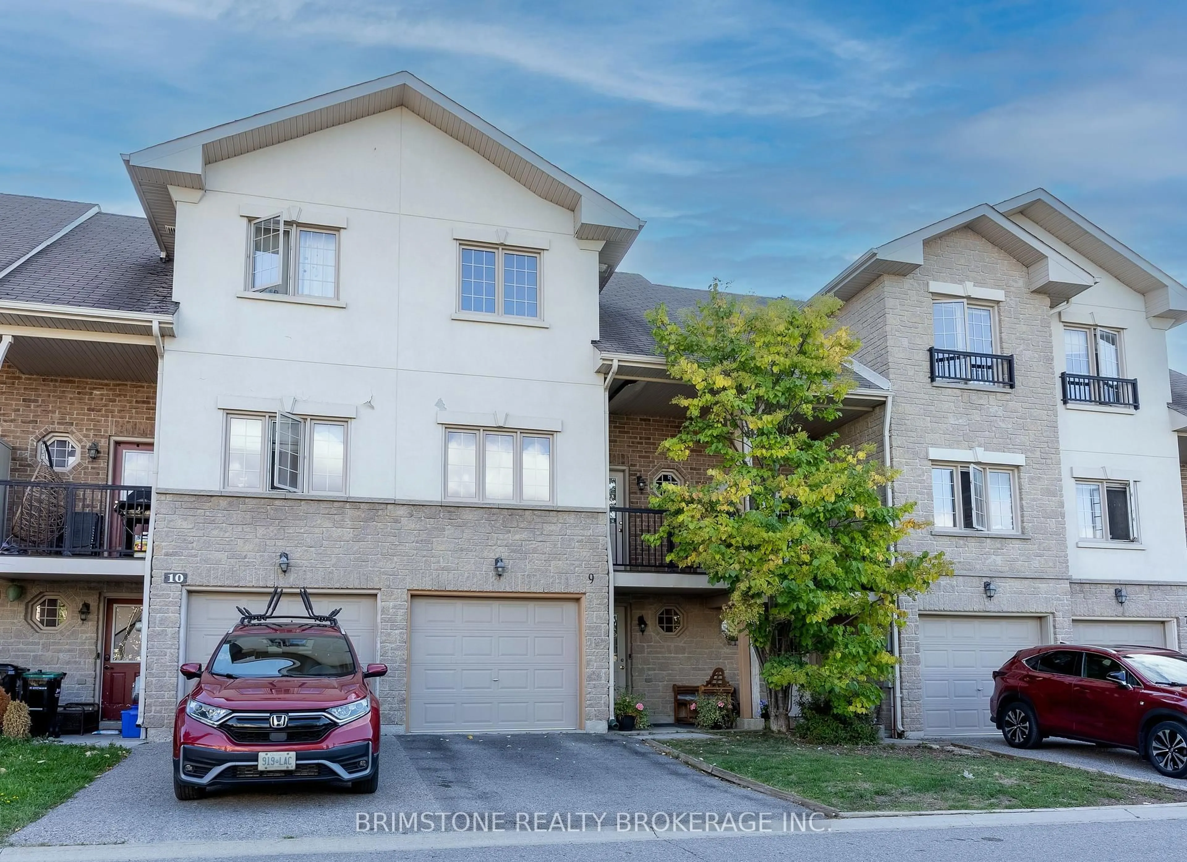 A pic from outside/outdoor area/front of a property/back of a property/a pic from drone, street for 175 Stanley St #9, Barrie Ontario L4M 0G2