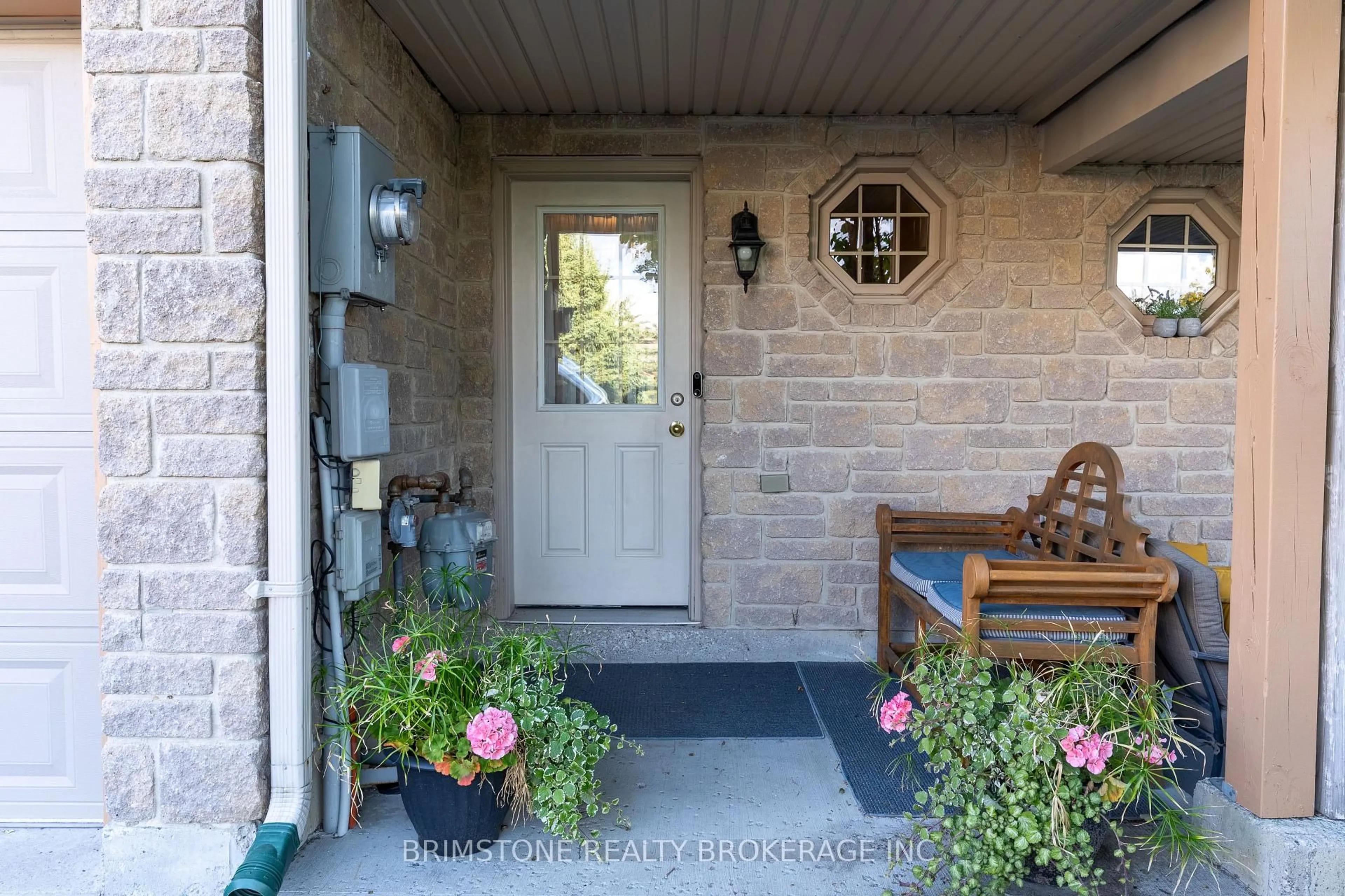 Indoor entryway for 175 Stanley St #9, Barrie Ontario L4M 0G2
