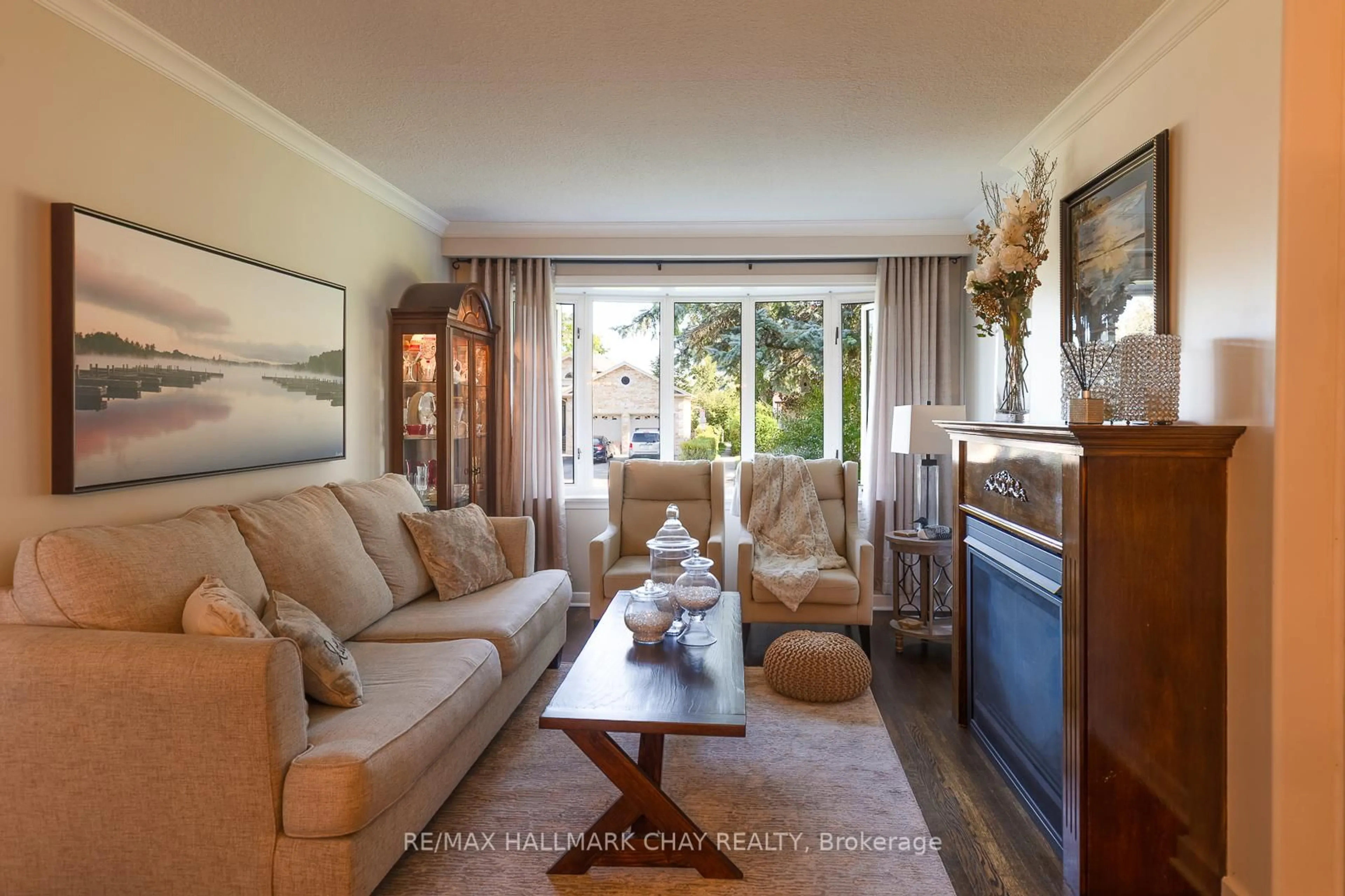 Living room with furniture, wood/laminate floor for 10 Ottaway Ave, Barrie Ontario L4M 2W7
