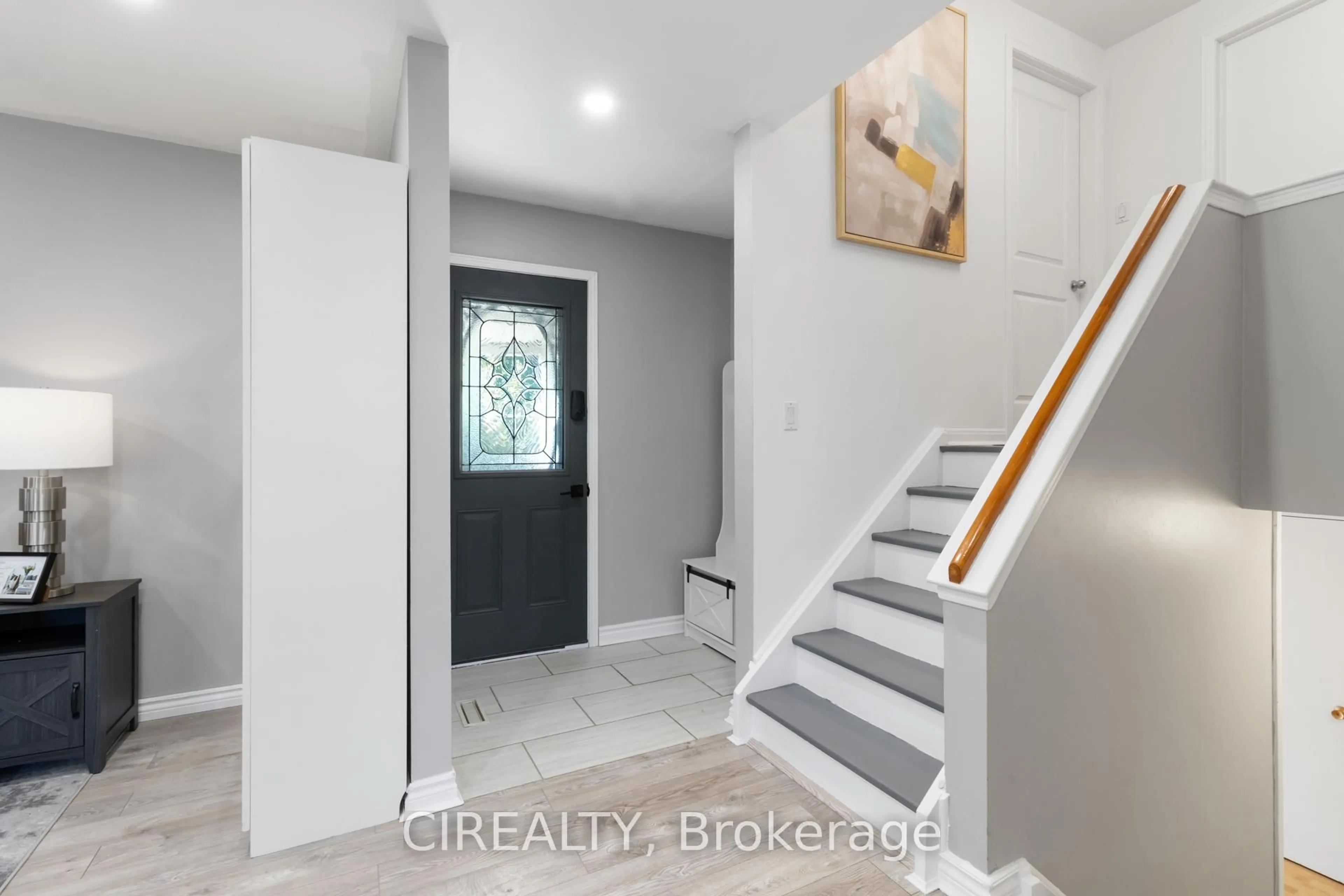 Indoor entryway for 53 Christie Cres, Barrie Ontario L4N 4V2