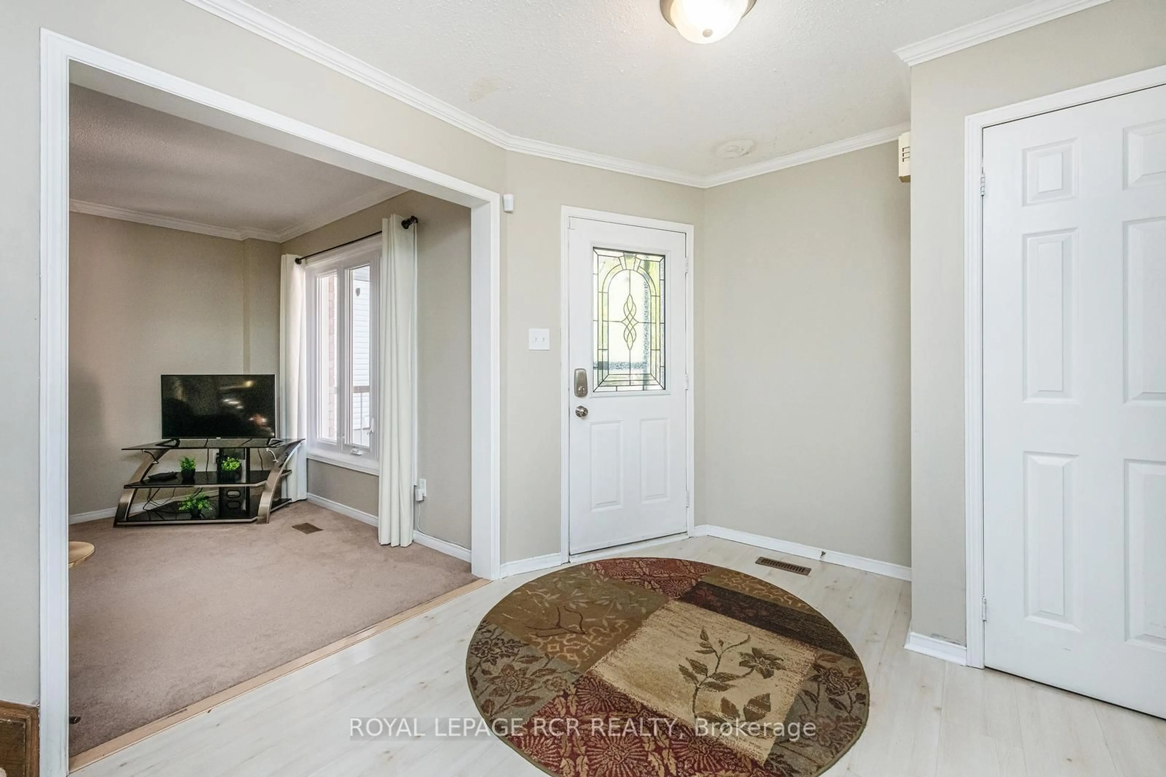 Indoor entryway for 155 Patterson Rd, Barrie Ontario L4N 7B8