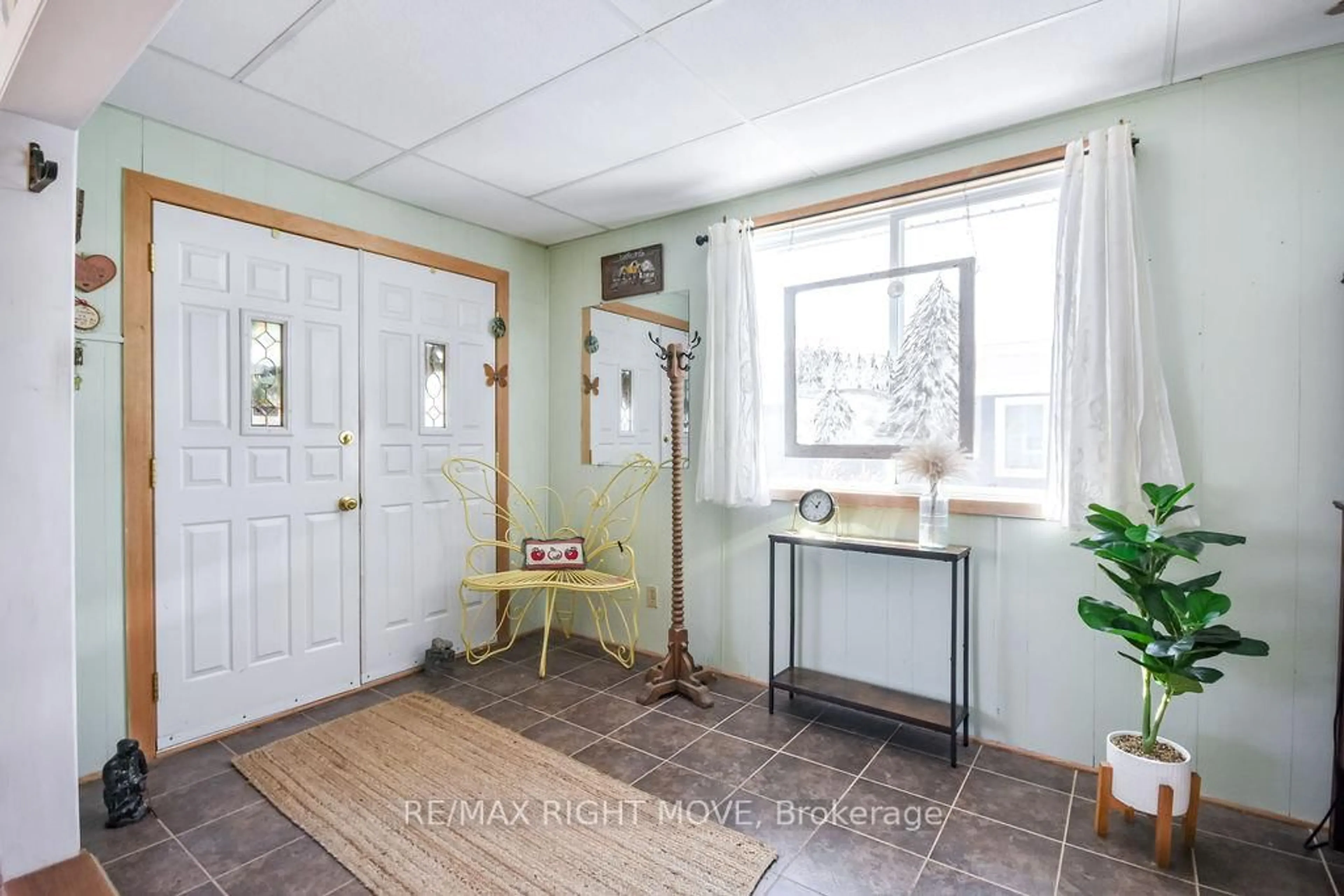 Indoor entryway for 26 Dunn Ave #22, Orillia Ontario L3V 2N9
