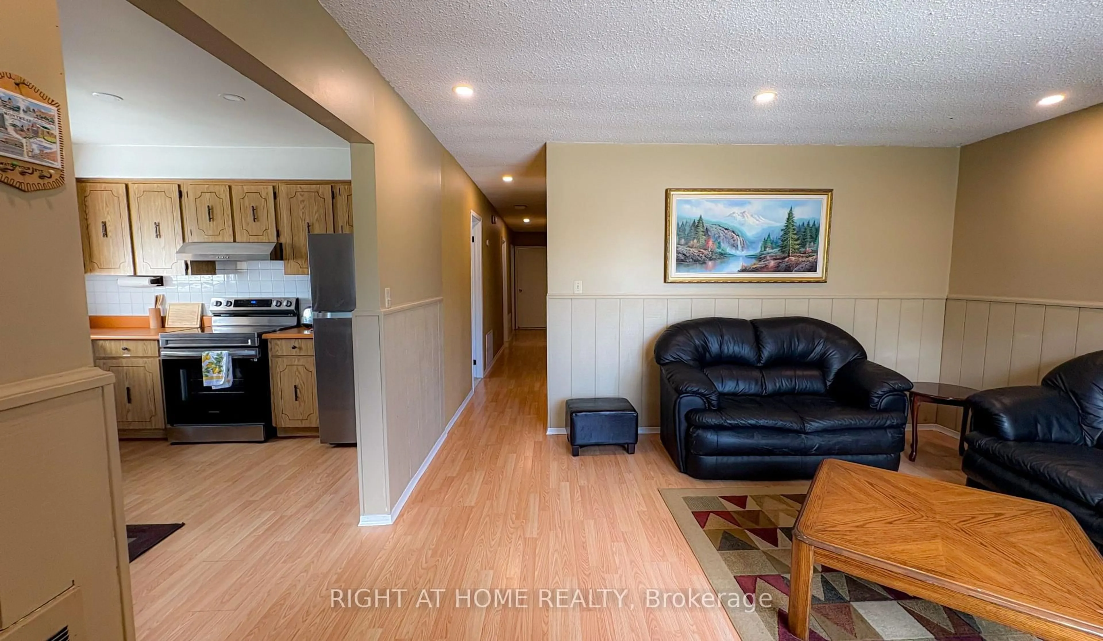 Living room with furniture, wood/laminate floor for 8 58TH St, Wasaga Beach Ontario L9Z 1W6