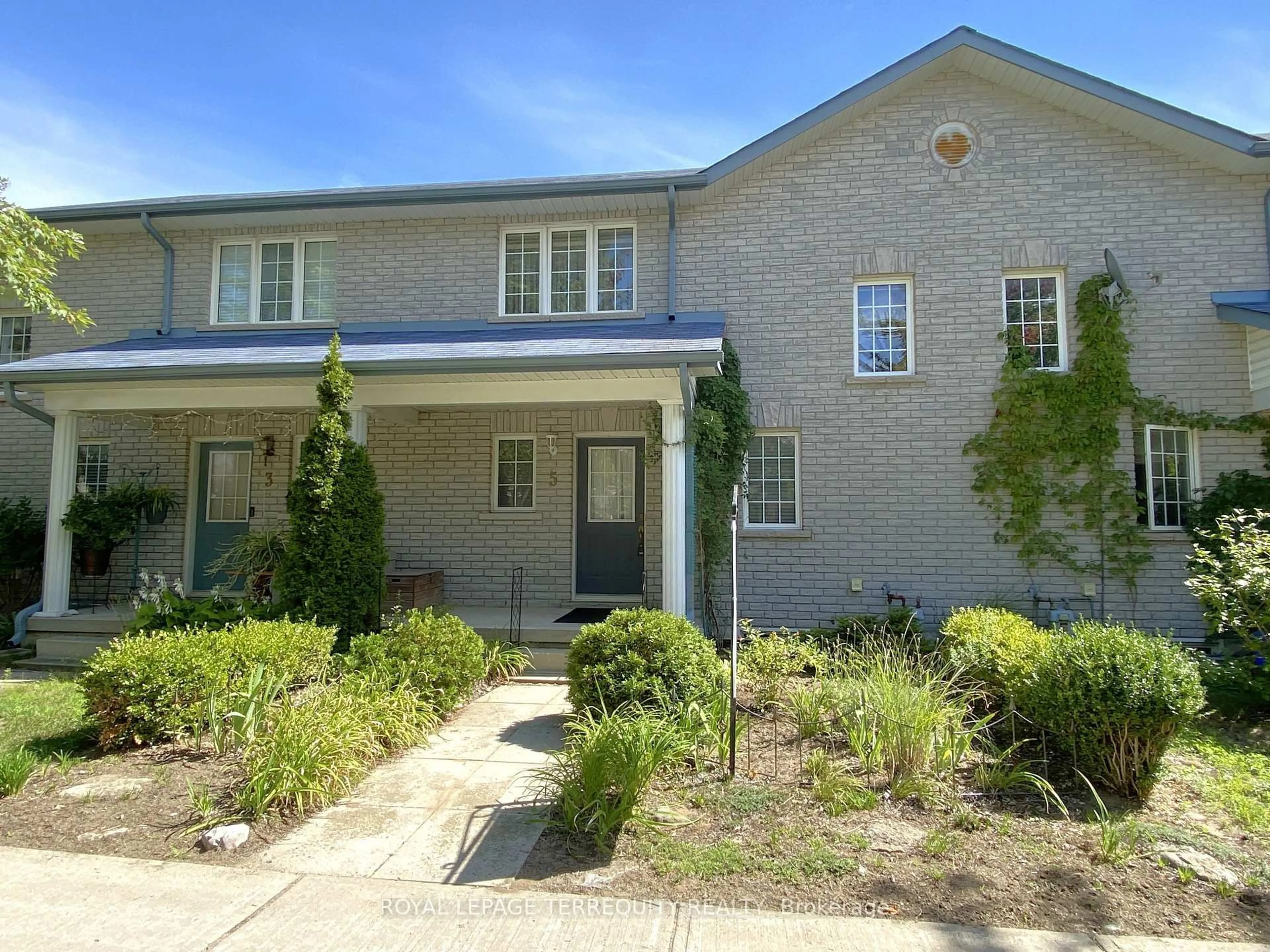 Home with brick exterior material, street for 5 Silver Maple Cres, Barrie Ontario L4N 0Y4